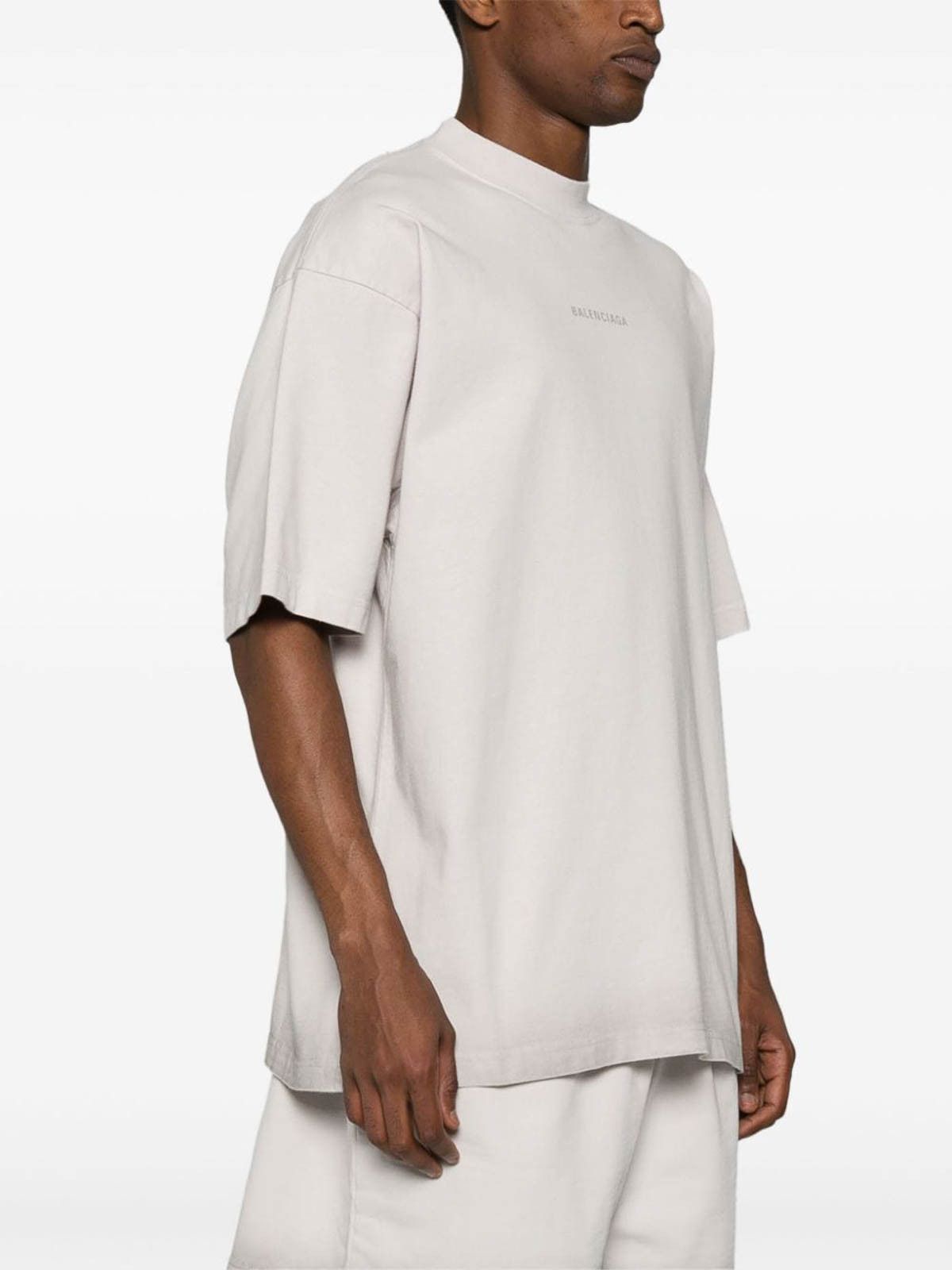 Balenciaga o1srvl11e0526 Medium Fit T-Shirt in Off White Size US L / EU 52-54 / 3 - 4 Thumbnail
