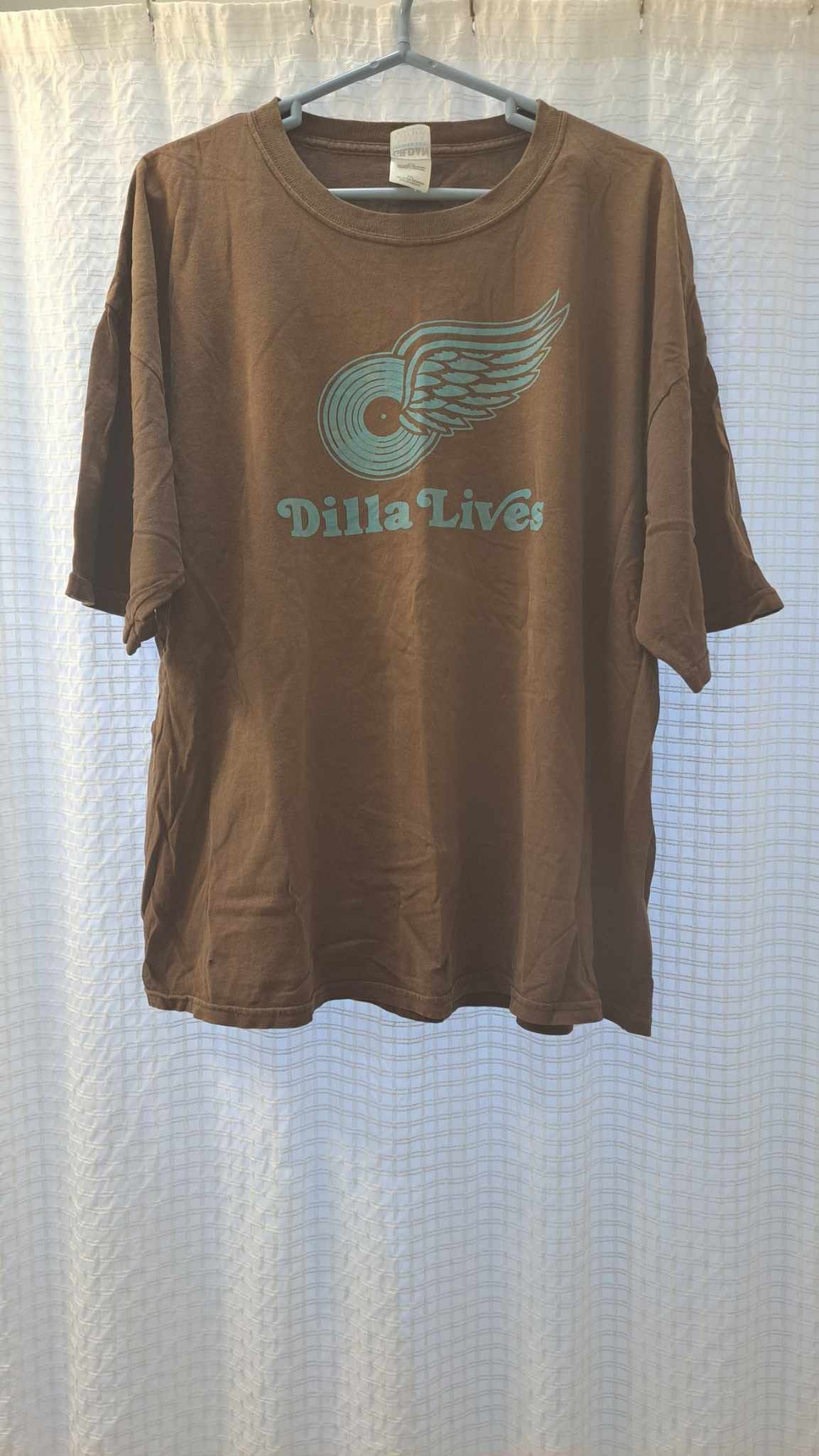 image of Gildan J Dilla Dilla Lives T-Shirt in Brown, Men's (Size 2XL)