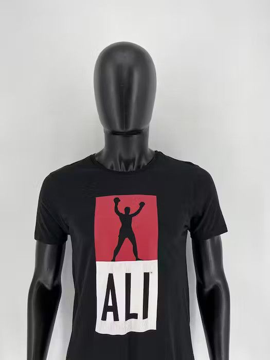 Vintage Y2K The Greatest Muhammad Ali American Boxer Faded Tshirts Size US S / EU 44-46 / 1 - 1 Thumbnail