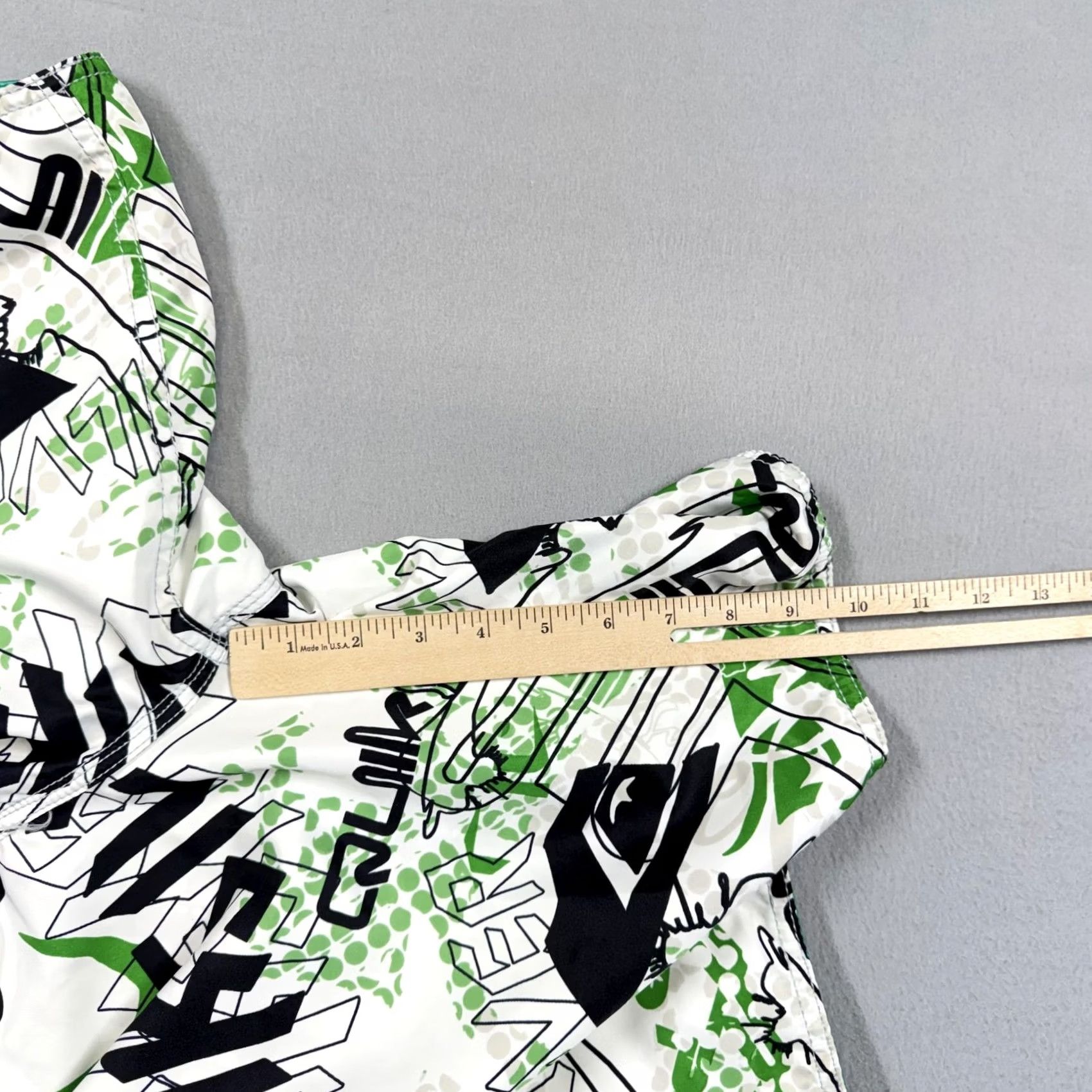 Quiksilver Quiksilver Board Shorts Mens 38 White Green Graffiti Surf Swim Trunks Vintage Geometric Quick Dry Pockets Drawstring Lightweight 100% Polyester Size US 38 / EU 54 - 7 Thumbnail