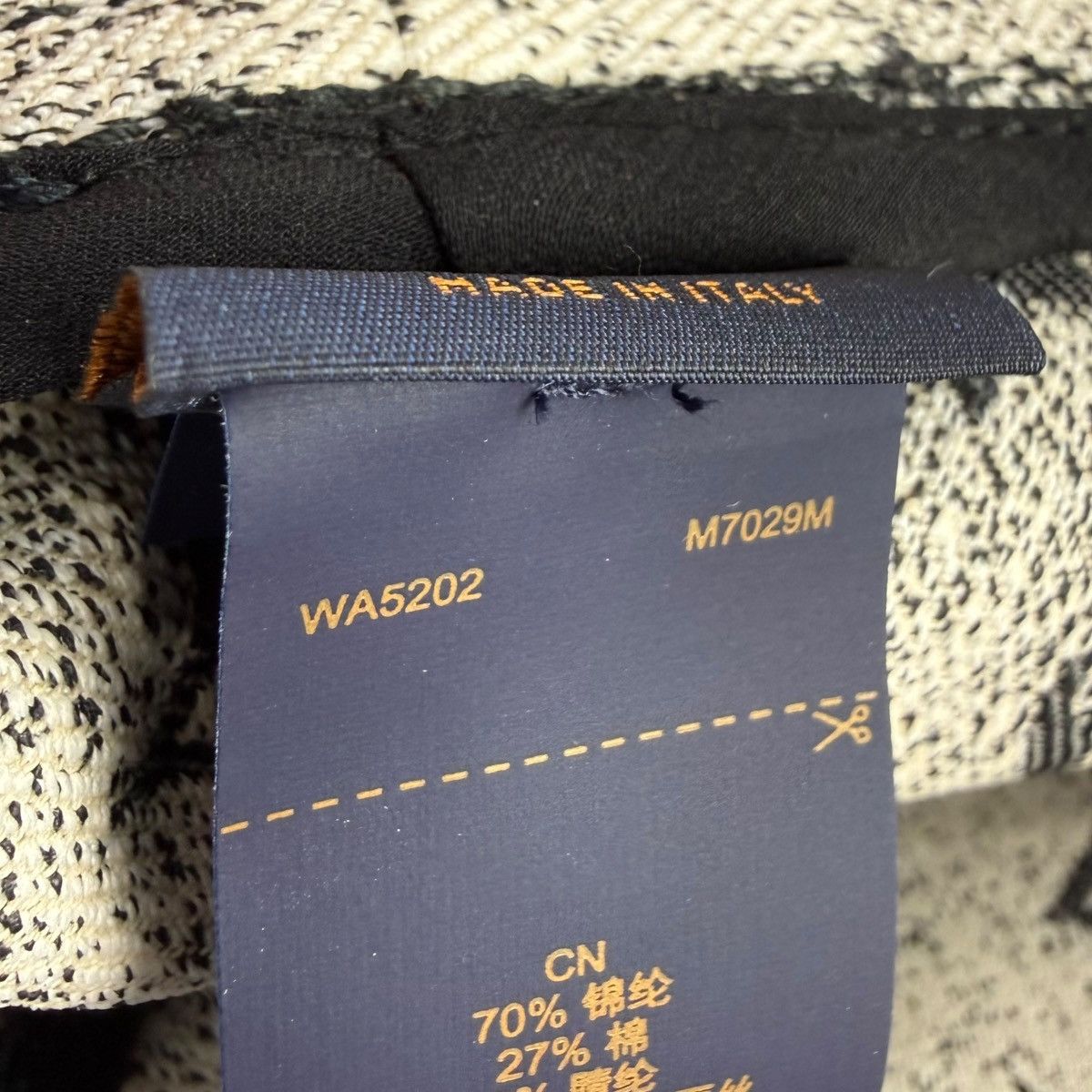 Louis Vuitton Louis Vuitton Monogram Jacquard Denim Bucket Hat Size ONE SIZE - 9 Thumbnail