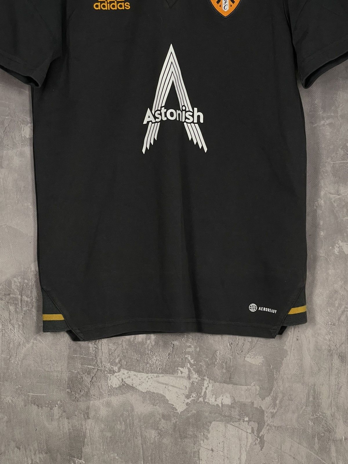 Adidas × Vintage Adidas Leeds United 2022 soccer jersey Size US XS / EU 42 / 0 - 5 Thumbnail