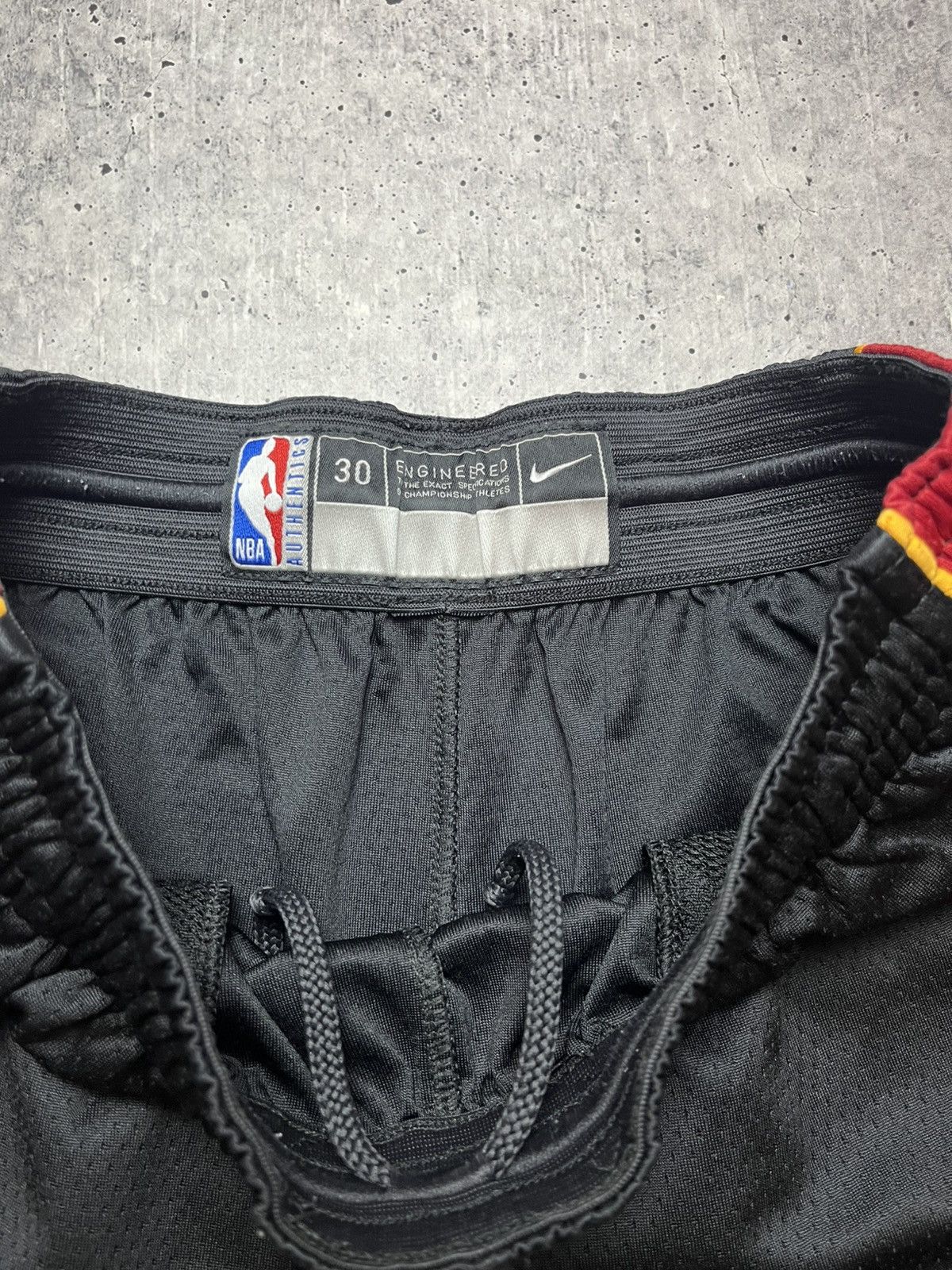 Nike NIKE MIAMI HEAT ICON EDITION NBA SWINGMAN SHORTS SIZE 30(S) Size US 30 / EU 46 - 8 Thumbnail