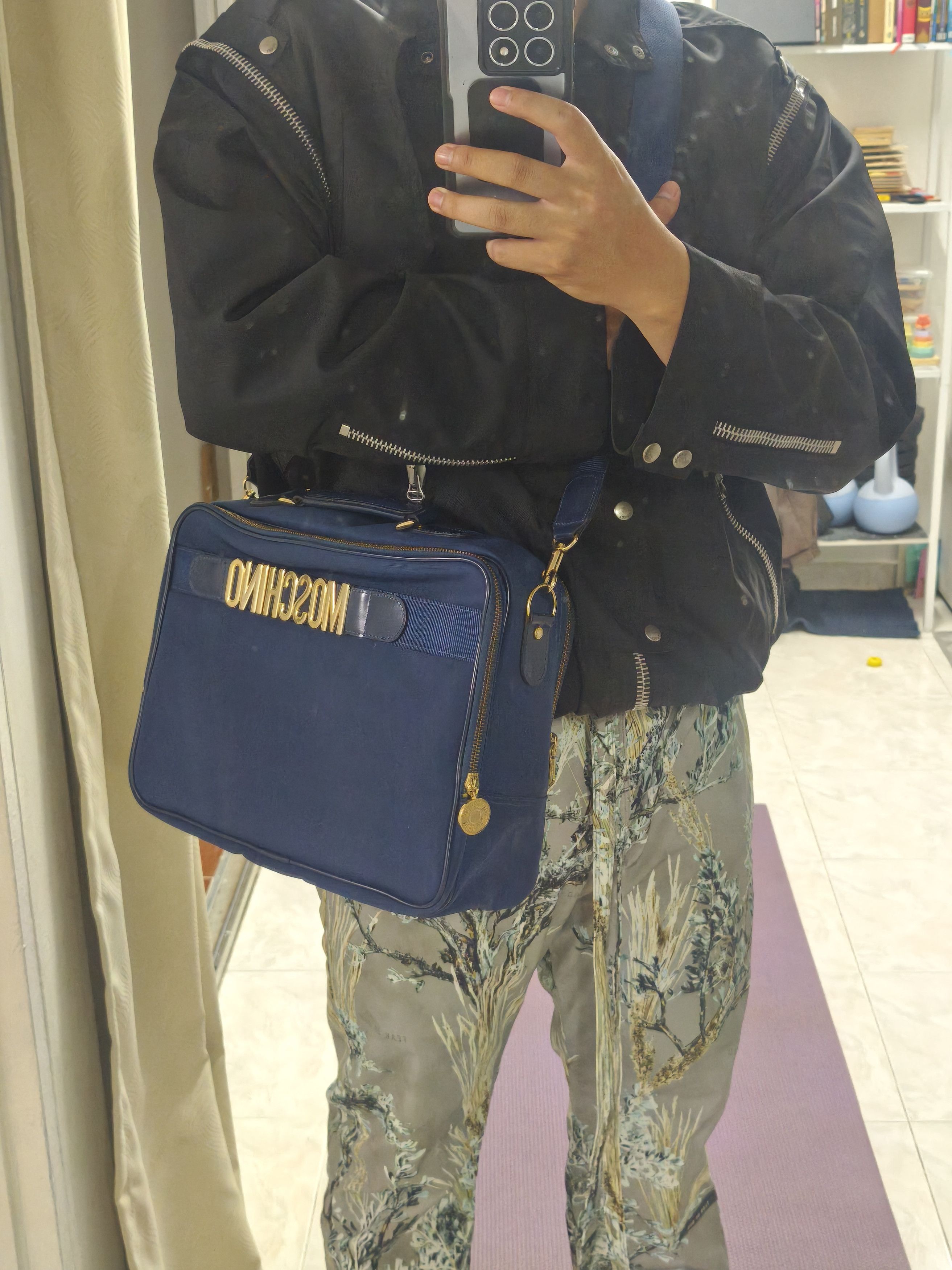Moschino Vintage Moschino Shoulder Bag – Navy with Gold Hardware Size ONE SIZE - 16 Thumbnail