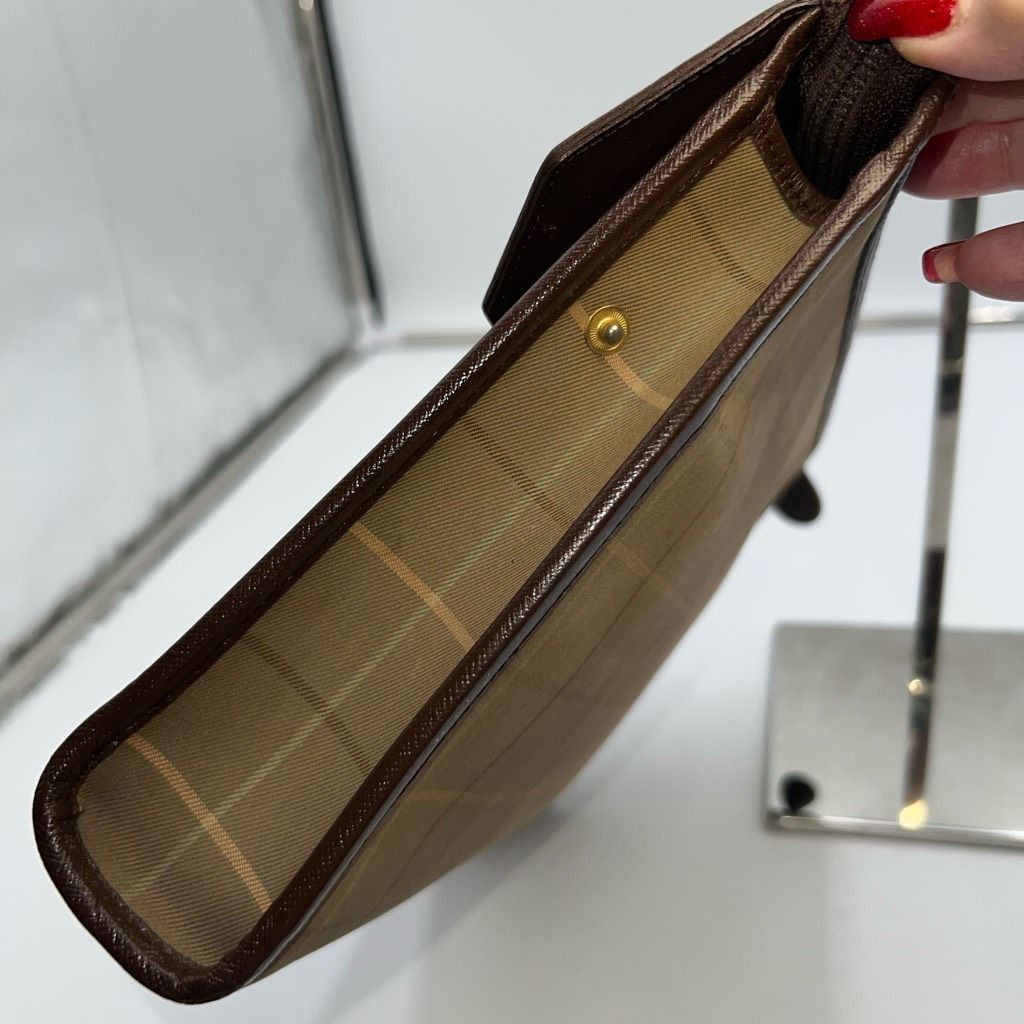 Burberry Burberrys Vintage Clutch (see pics and description) Size ONE SIZE - 8 Thumbnail