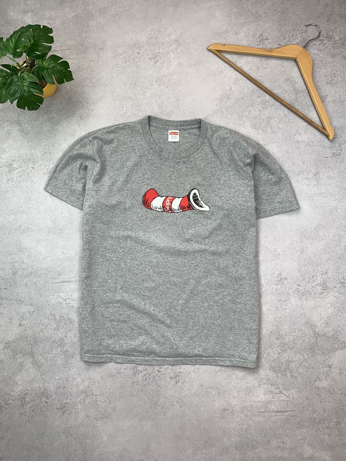 Supreme Supreme Cat In The Hat Grey T-Shirt Men’s Size L Size US L / EU 52-54 / 3 - 1 Thumbnail