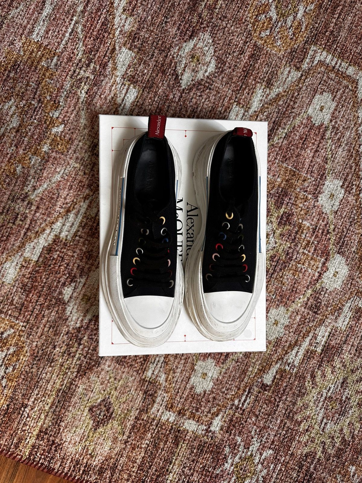 Alexander McQueen Men Alexander McQueen White Black Blue Tread Slick Sneaker Size US 11 / EU 44 - 8 Thumbnail