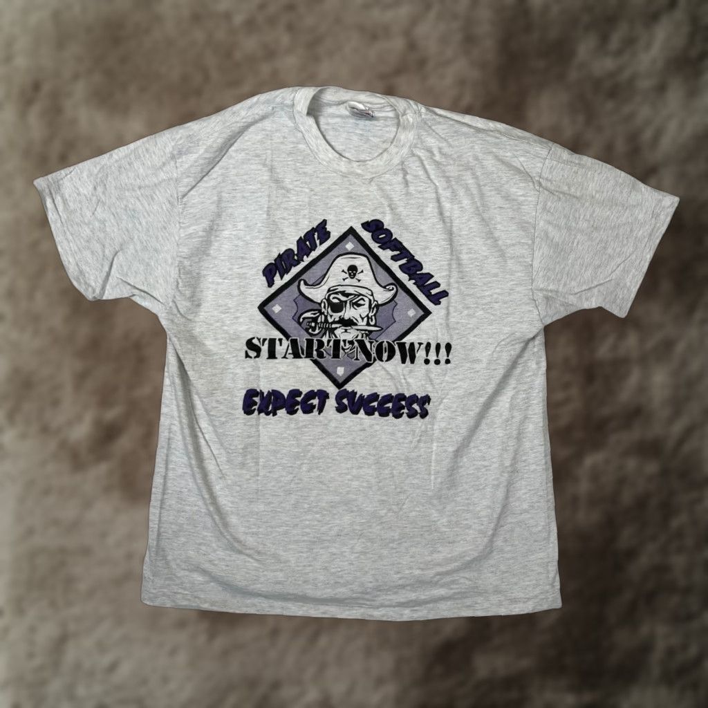 Hanes VINTAGE Hanes Beefy-T Pirate Softball T-Shirt Mens XL Gray Crew Neck Short Sleeve Graphic Print Sports Mens Size US XL / EU 56 / 4 - 1 Thumbnail