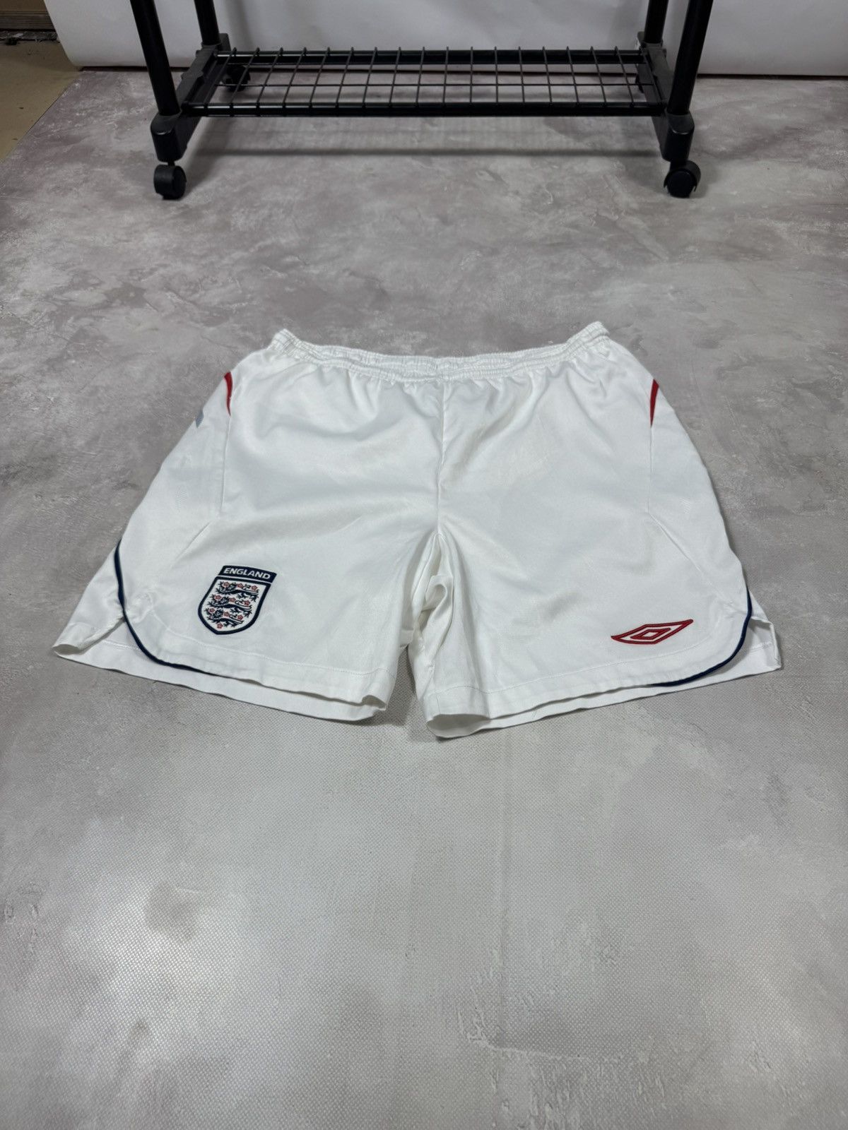 Umbro Umbro England White Y2k Nylon Short Size US 36 / EU 52 - 2 Thumbnail