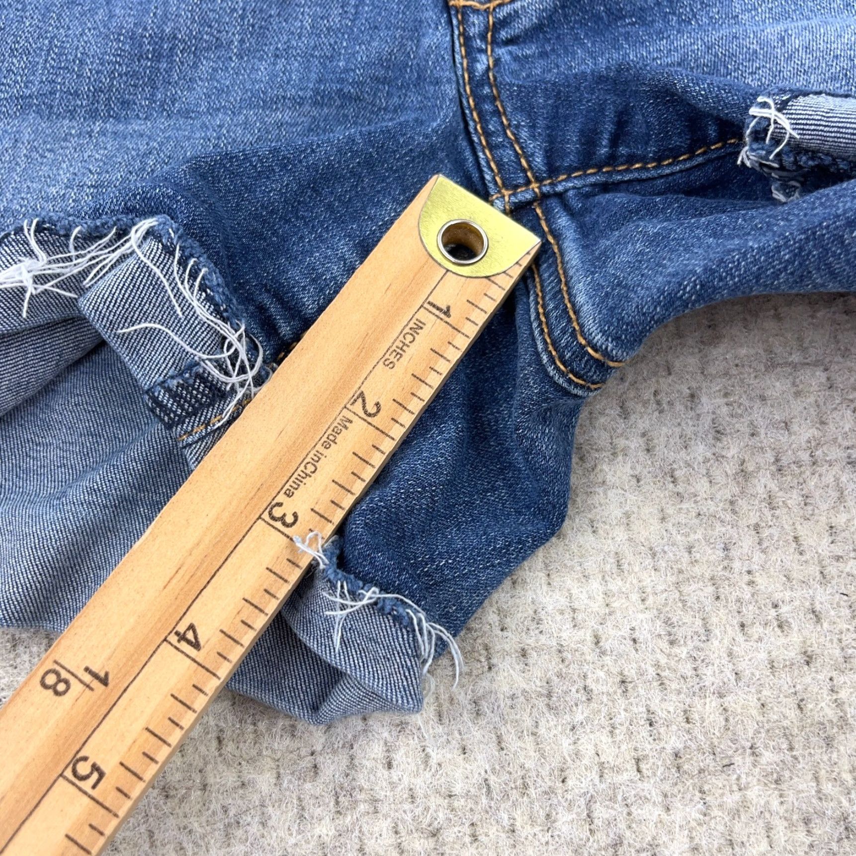 American Eagle Outfitters American Eagle Shorts Women 6 High Rise Cut Off Shortie Cuffed Dark Jean Jorts Size 28" / US 6 / IT 42 - 7 Thumbnail
