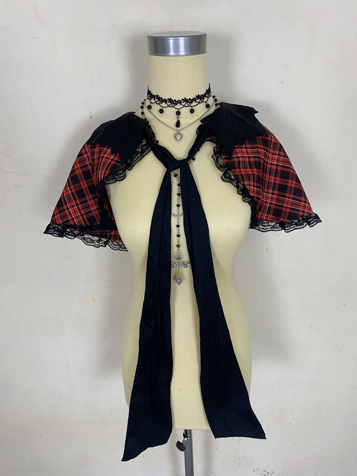 2000s Archive Body Line Capelet Iconic Gothic Vkei Style