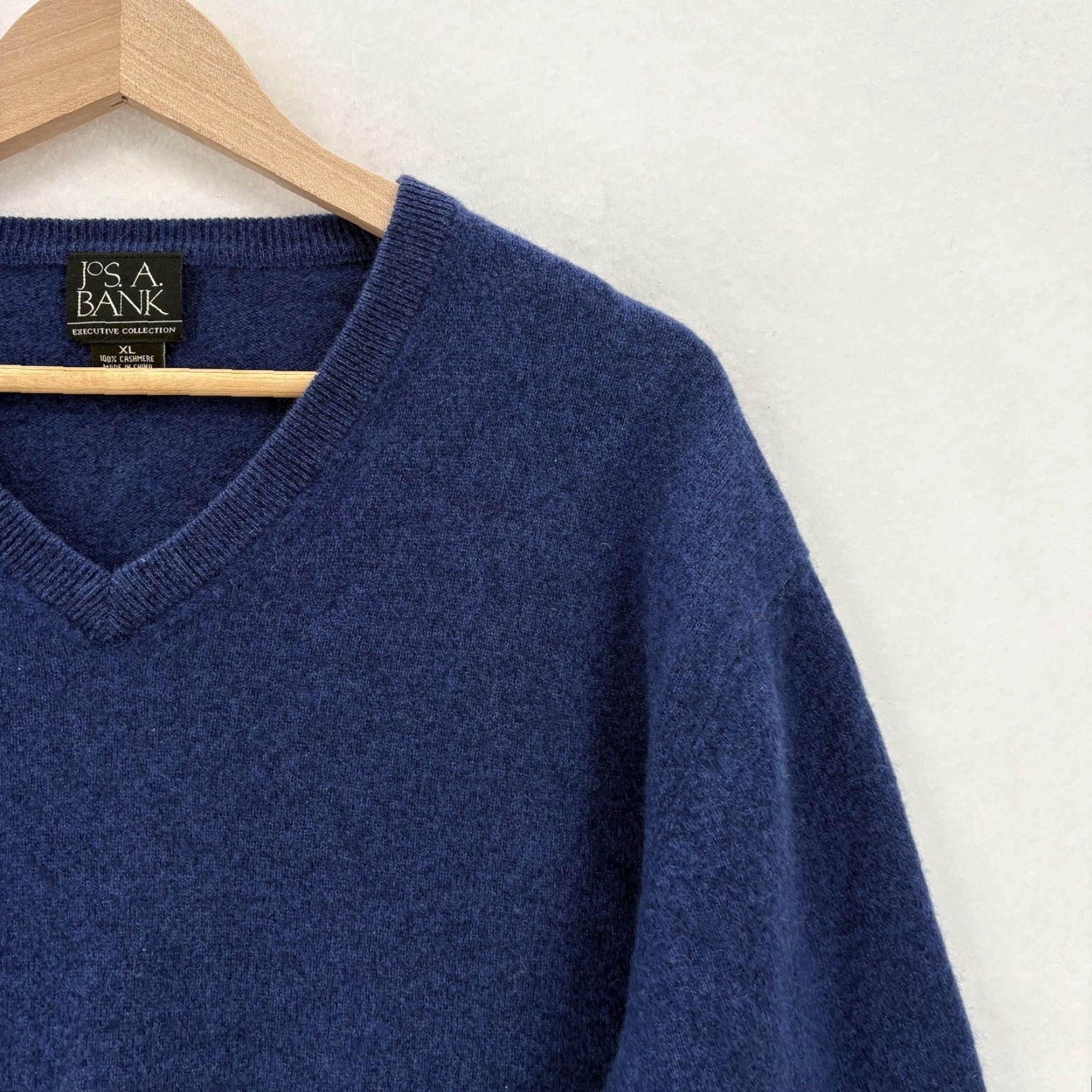 Jos. A. Bank Jos. A. Bank Sweater Mens XL Blue 100% Cashmere V-Neck Executive Pullover Knit Size US XL / EU 56 / 4 - 2 Thumbnail