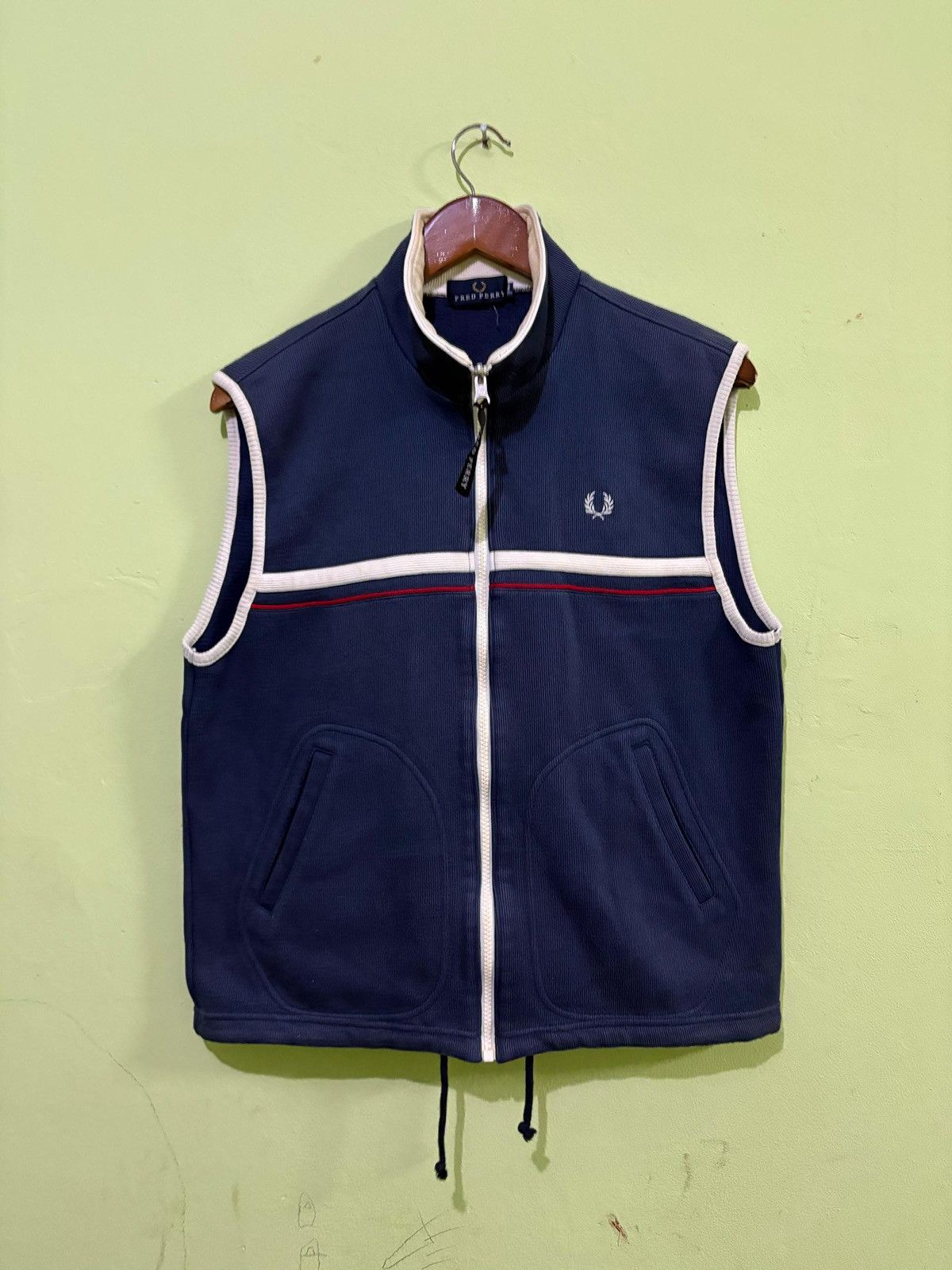 Fred Perry × Vintage Vintage Fred Perry Less Sleeve Jacket Small Logo Design Size US S / EU 44-46 / 1 - 1 Thumbnail