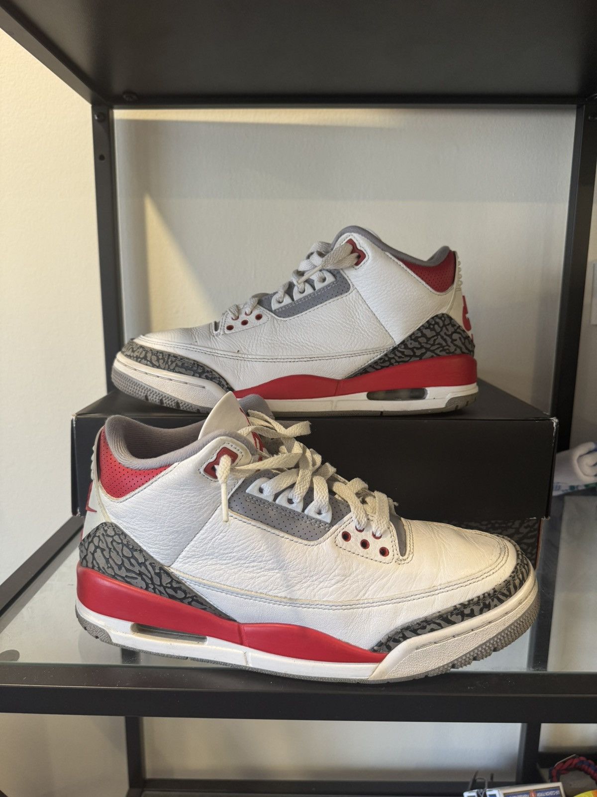 Jordan Brand Nike Air Jordan Retro 3 Fire Red Sneakers Basketball Size US 9 / EU 42 - 1 Thumbnail