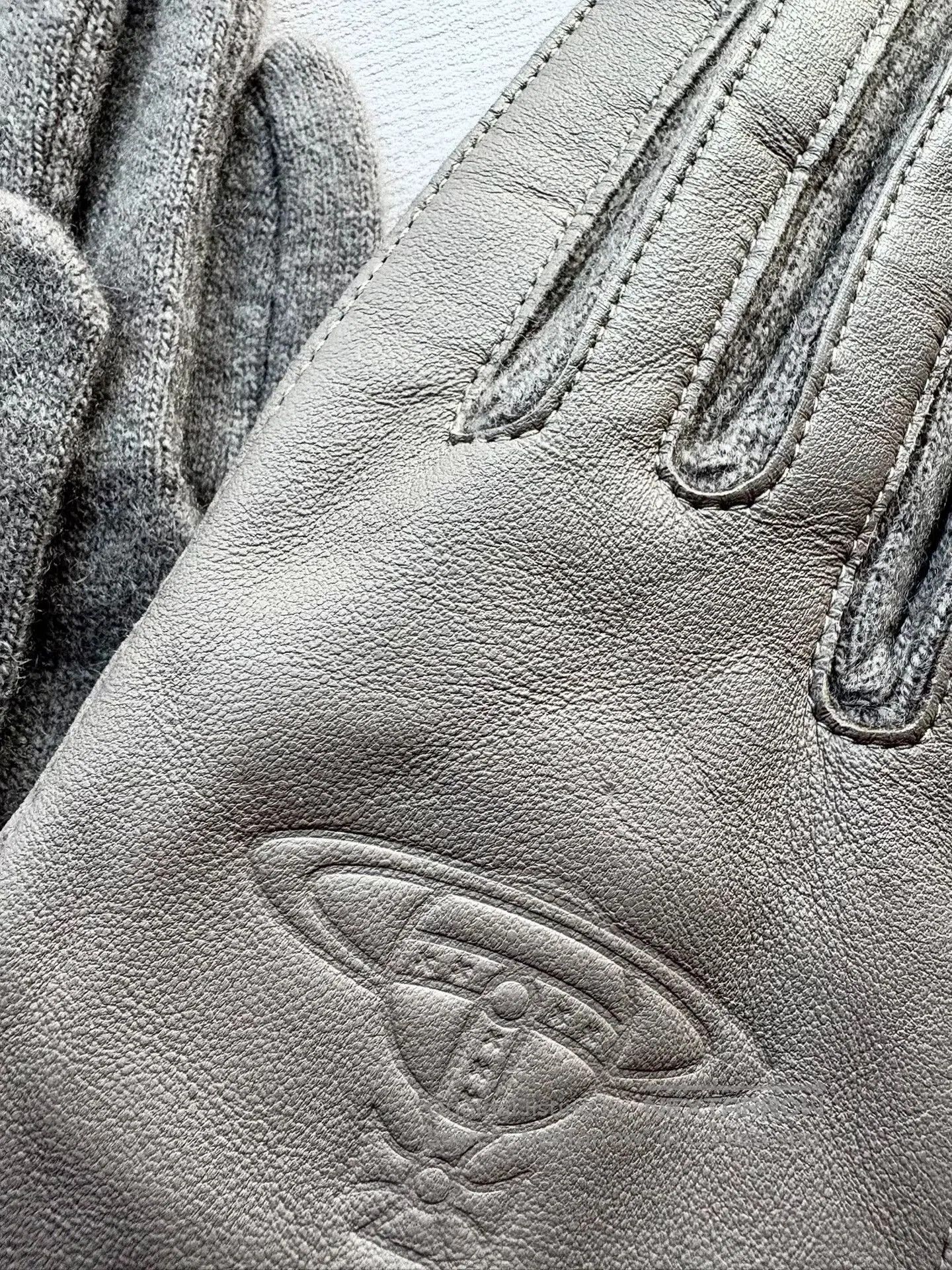 Vivienne Westwood Vivienne Westwood Gray Leather Gloves. Size ONE SIZE - 7 Thumbnail