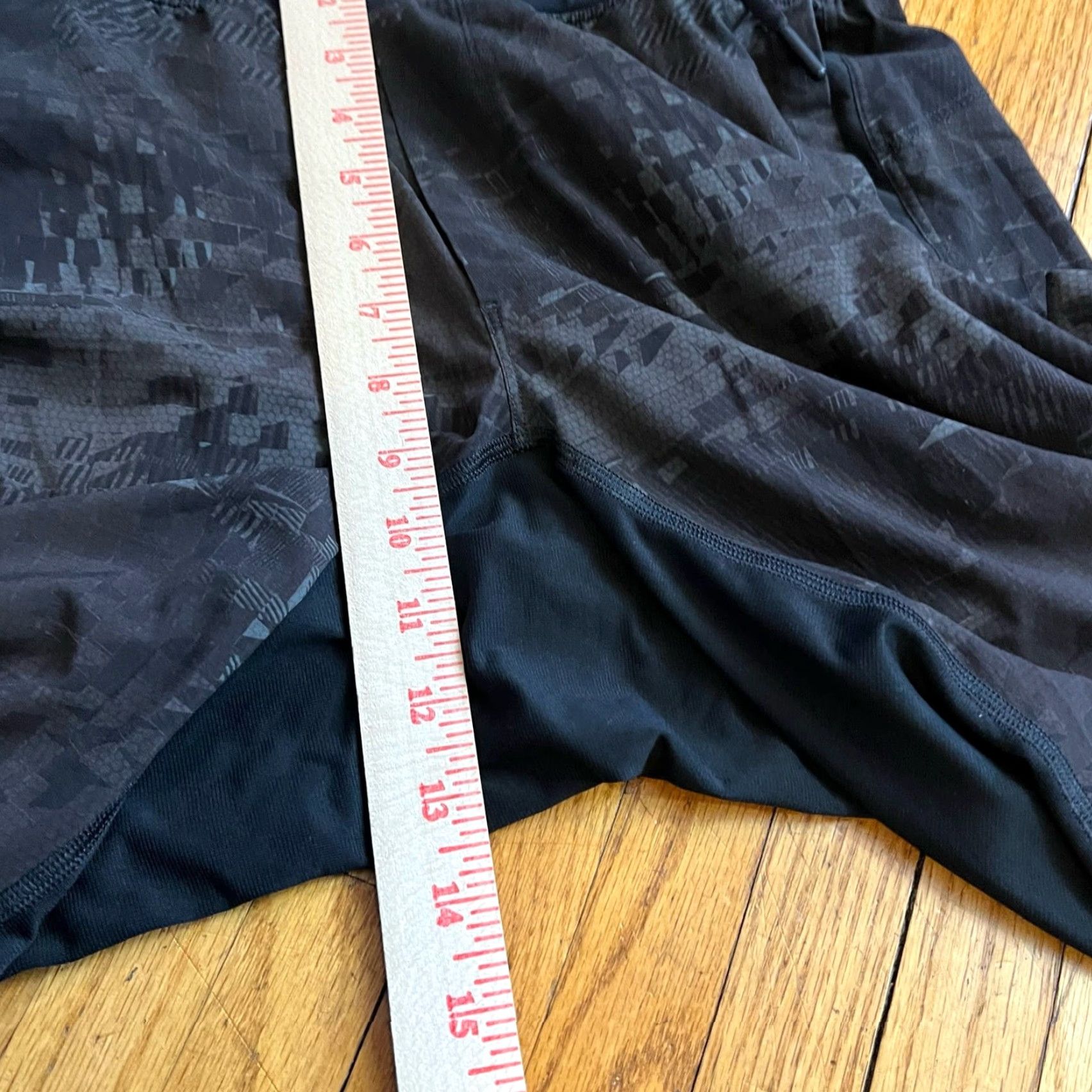 Lululemon Lululemon T.H.E. Short Mens S Camo Running Gym Workout m7y05s Black Size US 29 - 6 Thumbnail