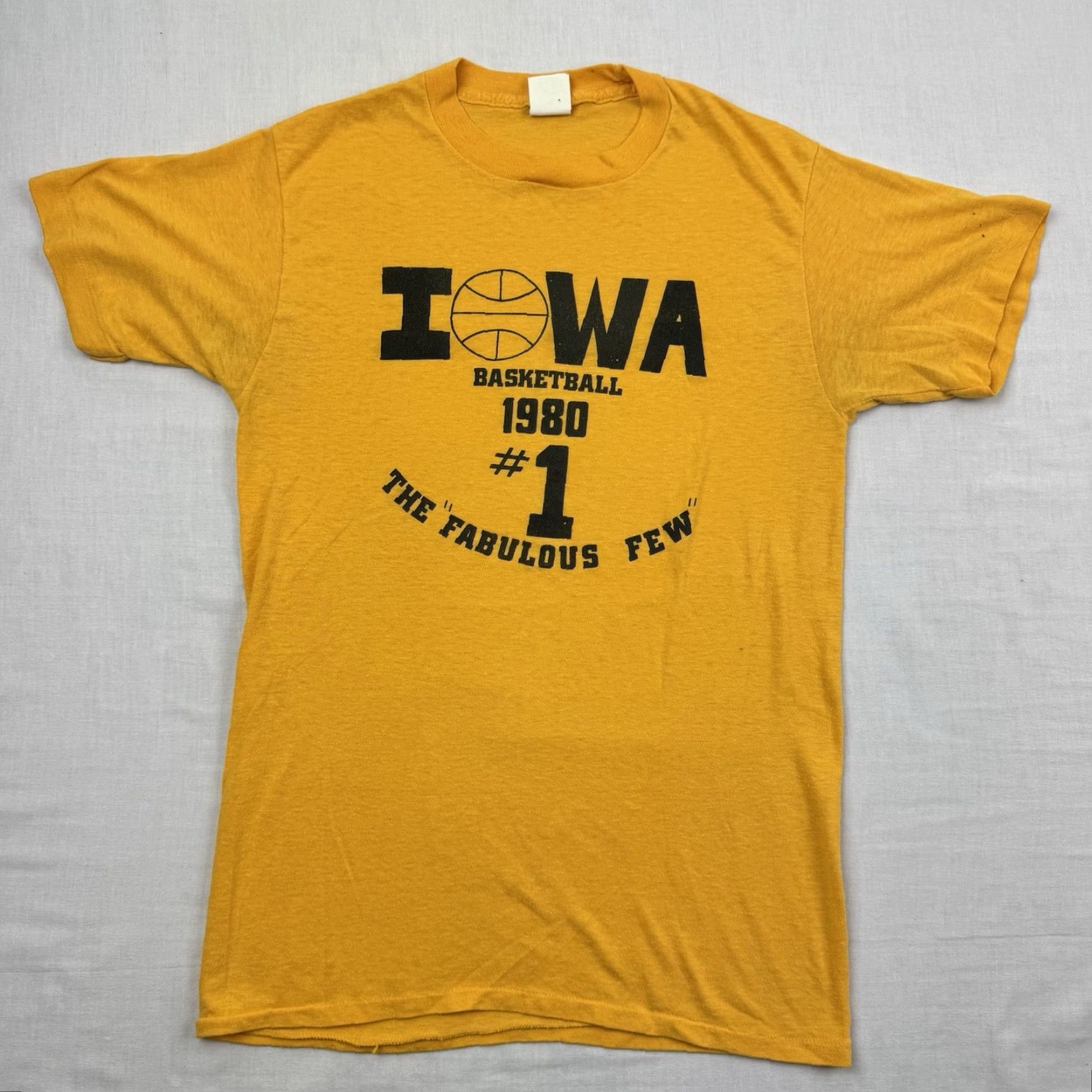 Vintage VINTAGE Ched Iowa Basketball T-Shirt Adult Medium Yellow Slim Fit 80s Sports Hipster Mens Size US M / EU 48-50 / 2 - 2 Thumbnail