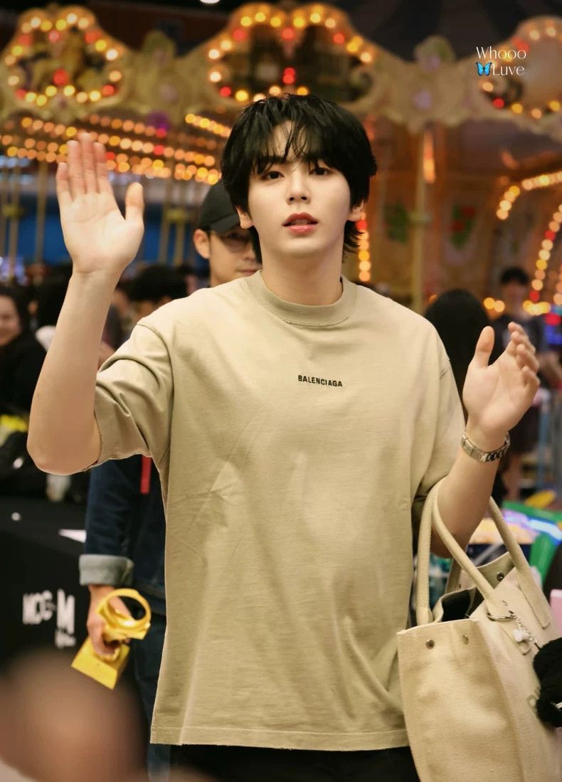 Balenciaga Balenciaga Embroidered front and back short sleeves Size US L / EU 52-54 / 3 - 5 Thumbnail
