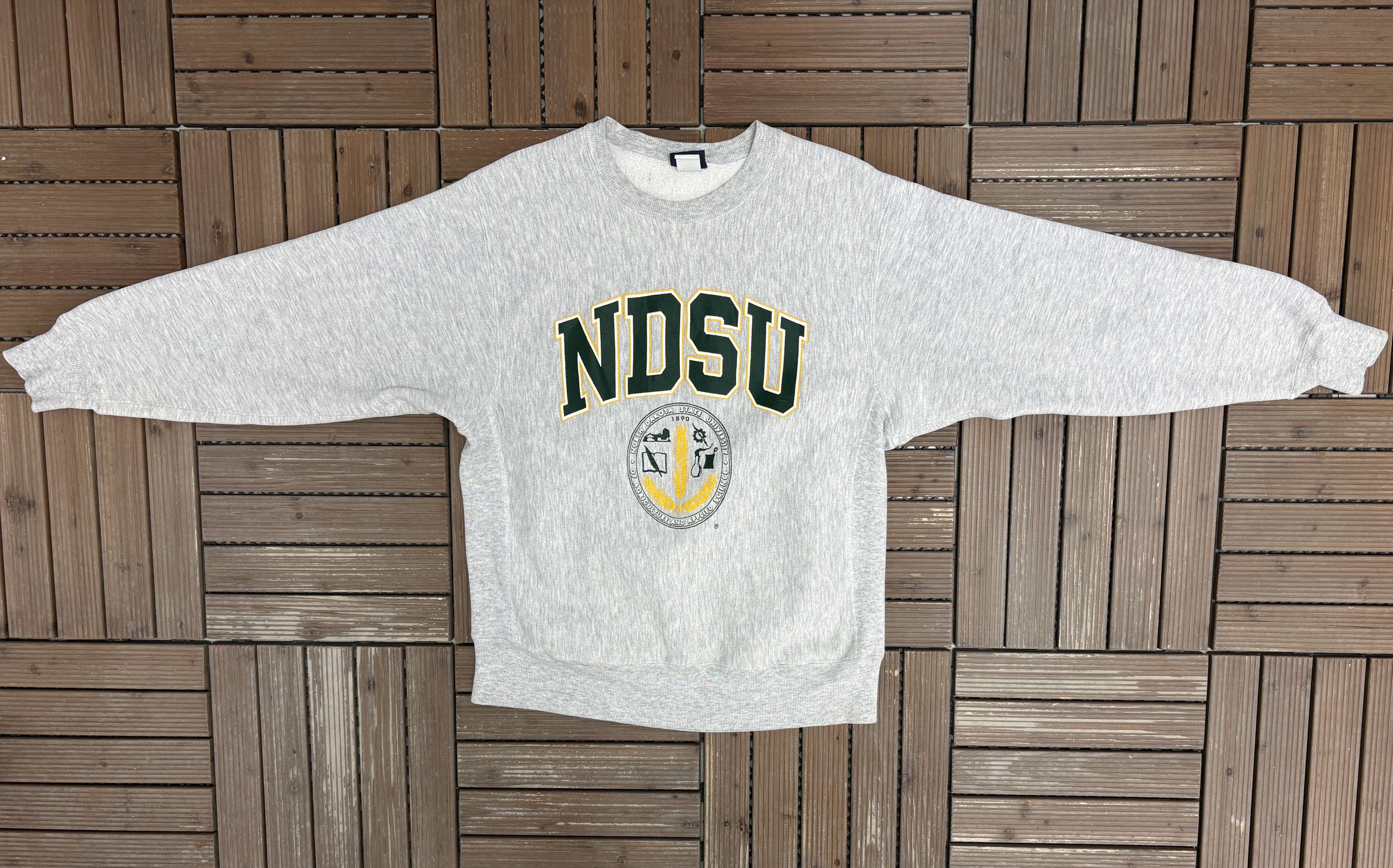 Vintage North Dakota State Bison Vintage Grey Crewneck Sweater Size US L / EU 52-54 / 3 - 5 Thumbnail