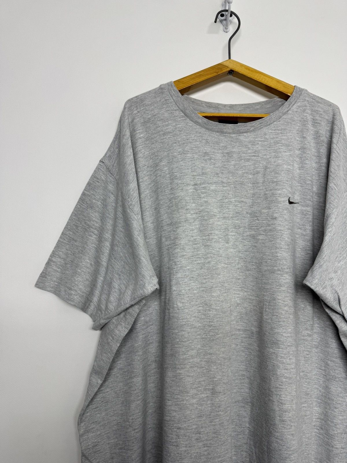Nike Vintage Y2k Nike Swoosh Logo T-Shirt Size US XXL / EU 58 / 5 - 6 Thumbnail