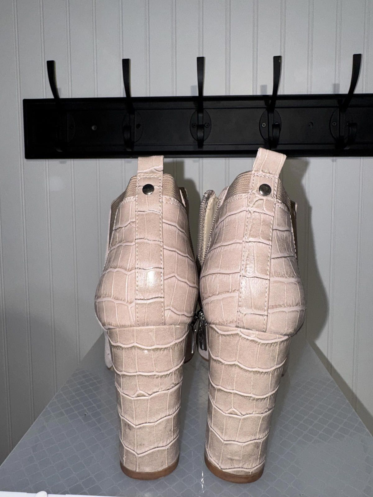 Other Marc Fisher Suede Ankle Boots with Croc Pattern Heel 8.5 Size US 8.5 / IT 38.5 - 3 Thumbnail