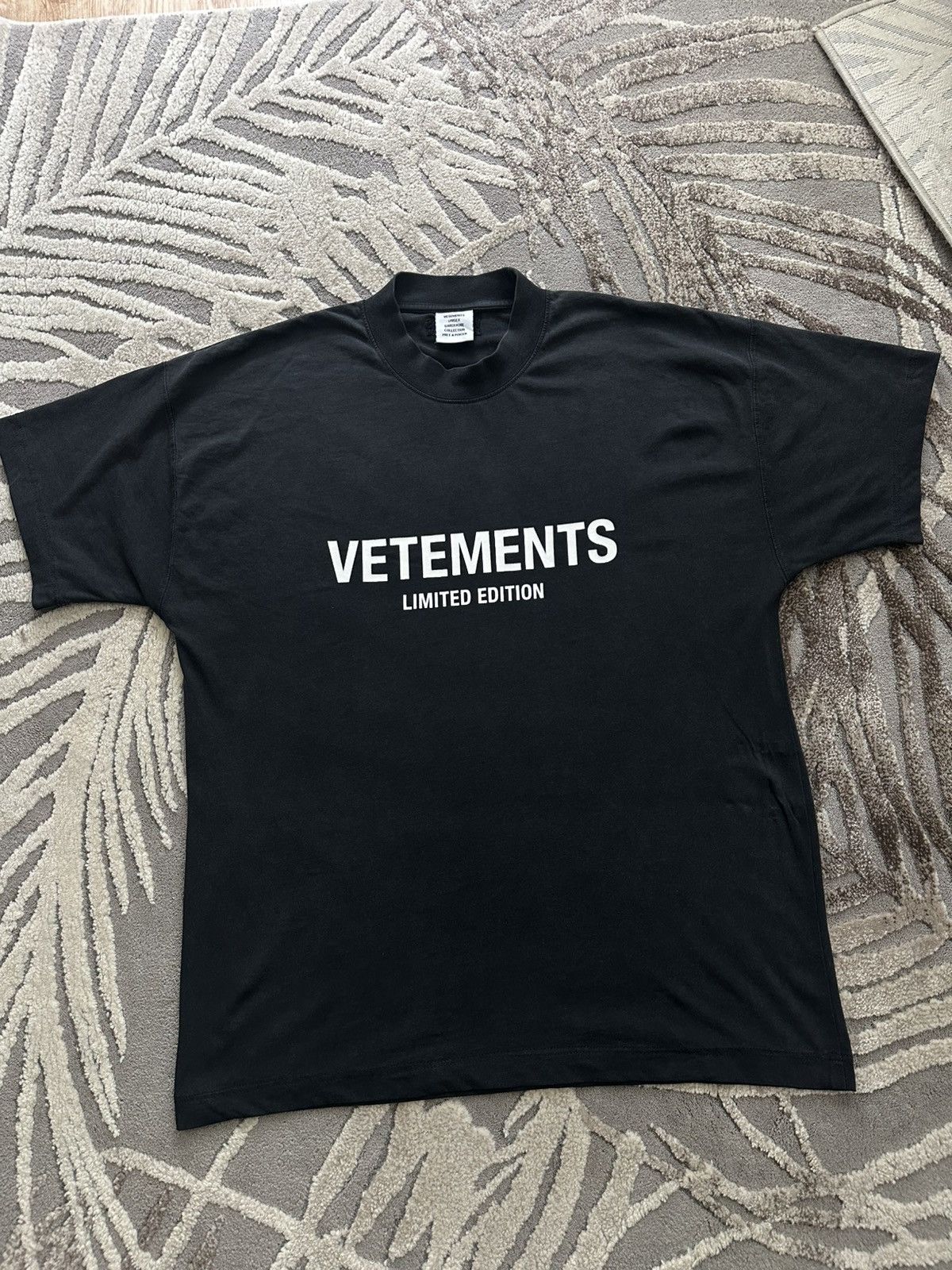 Vetements Logo Tee Washed Black Short Sleeve T Shirts