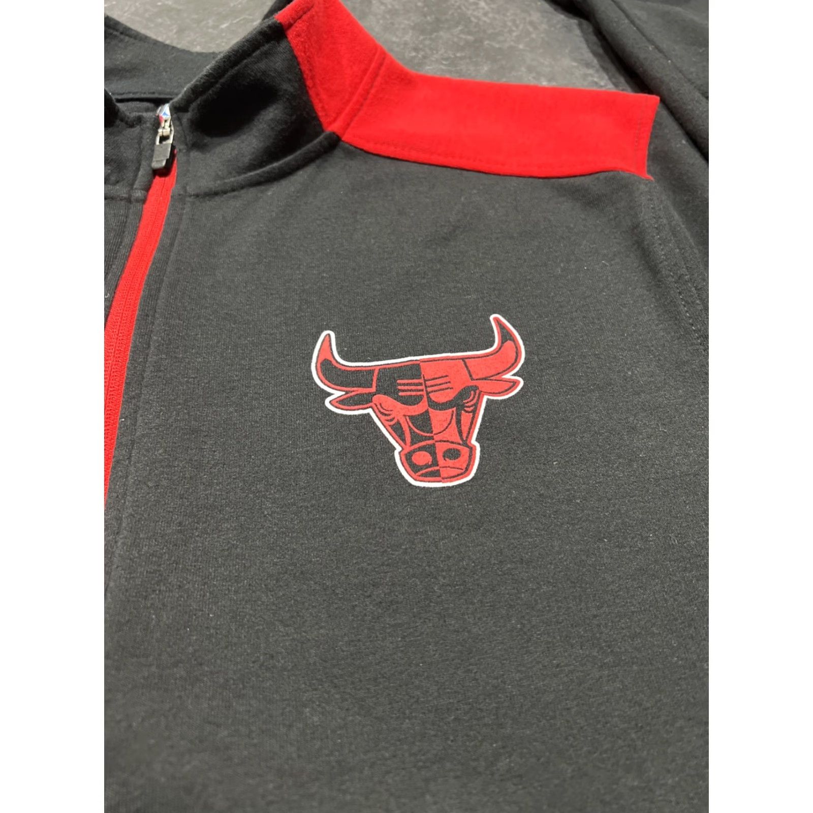 NBA NBA Chicago Bulls Unisex XL Long Sleeve Zip Up Jacket Black Red Logo Zipper Athletic Casual Basketball United Adults Size US XL / EU 56 / 4 - 6 Thumbnail