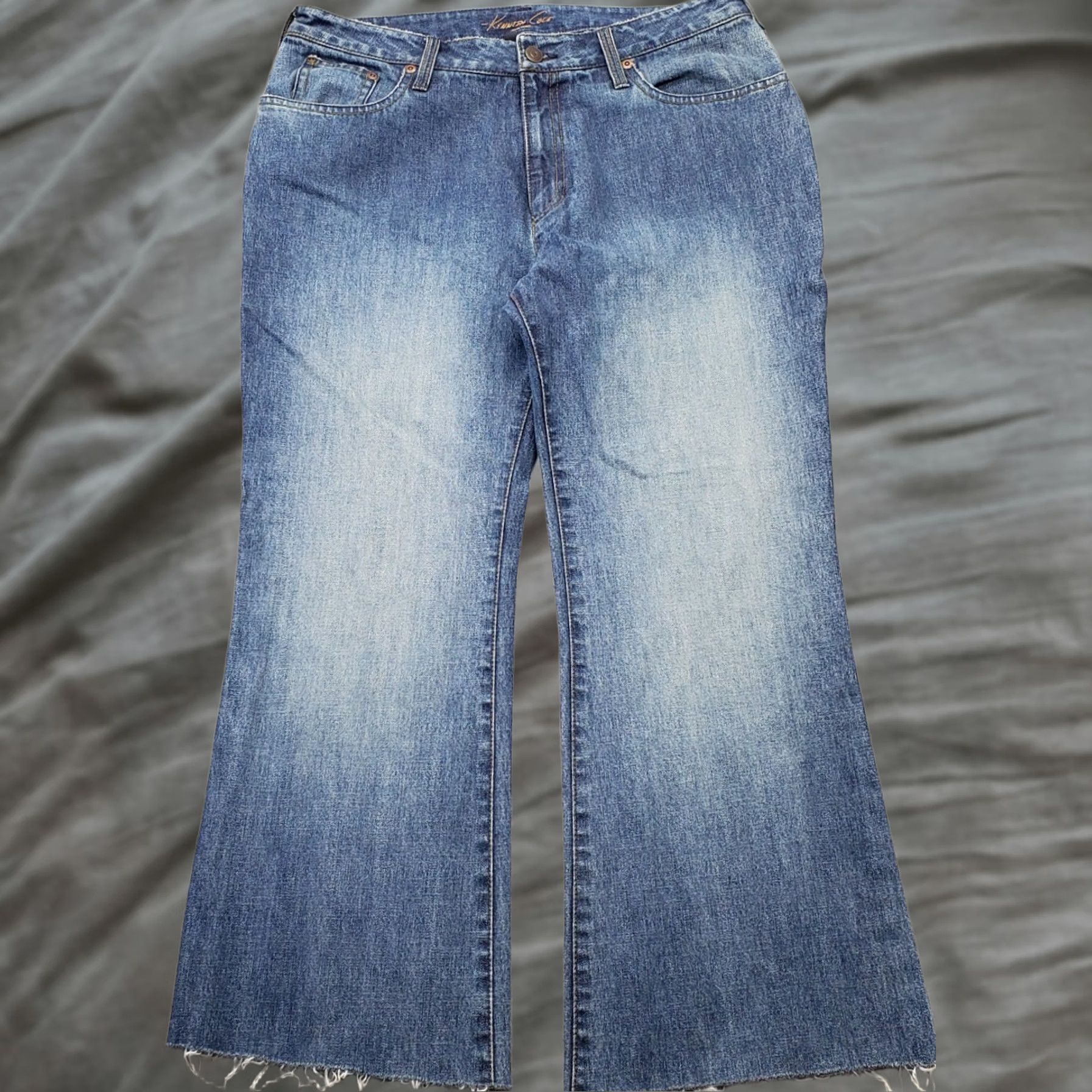 Kenneth Cole Kenneth Cole Bootcut Jeans Womens 32 Blue Denim Streetwear Grunge Frayed Hem Jeans Womens Size 32 Blue Denim Kenneth Cole Bootsuit? Size 24" / US 00 / IT 34 - 1 Thumbnail
