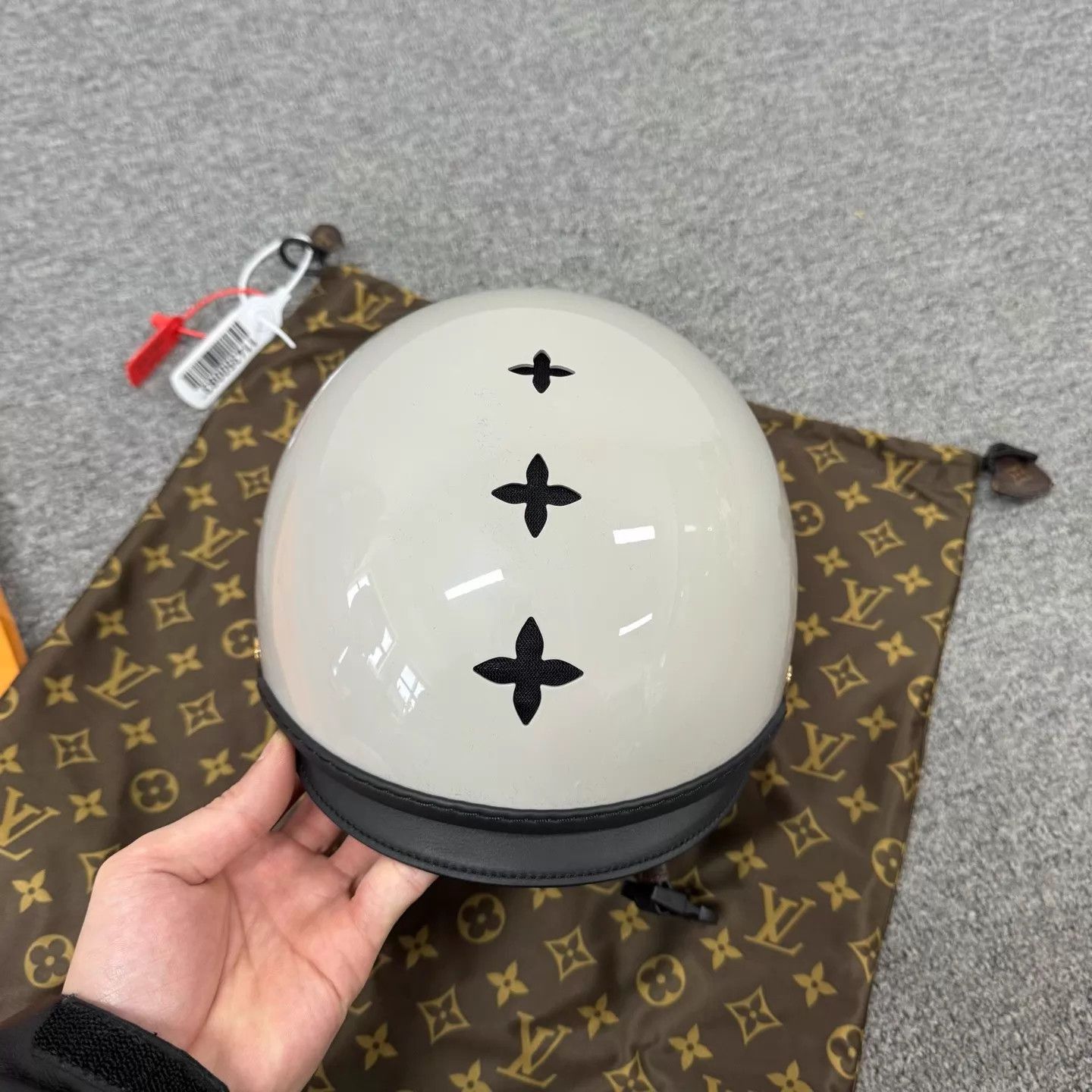 Louis Vuitton LV Monogram Quatrefoil Openwork Cycling Helmet New Size ONE SIZE - 2 Thumbnail