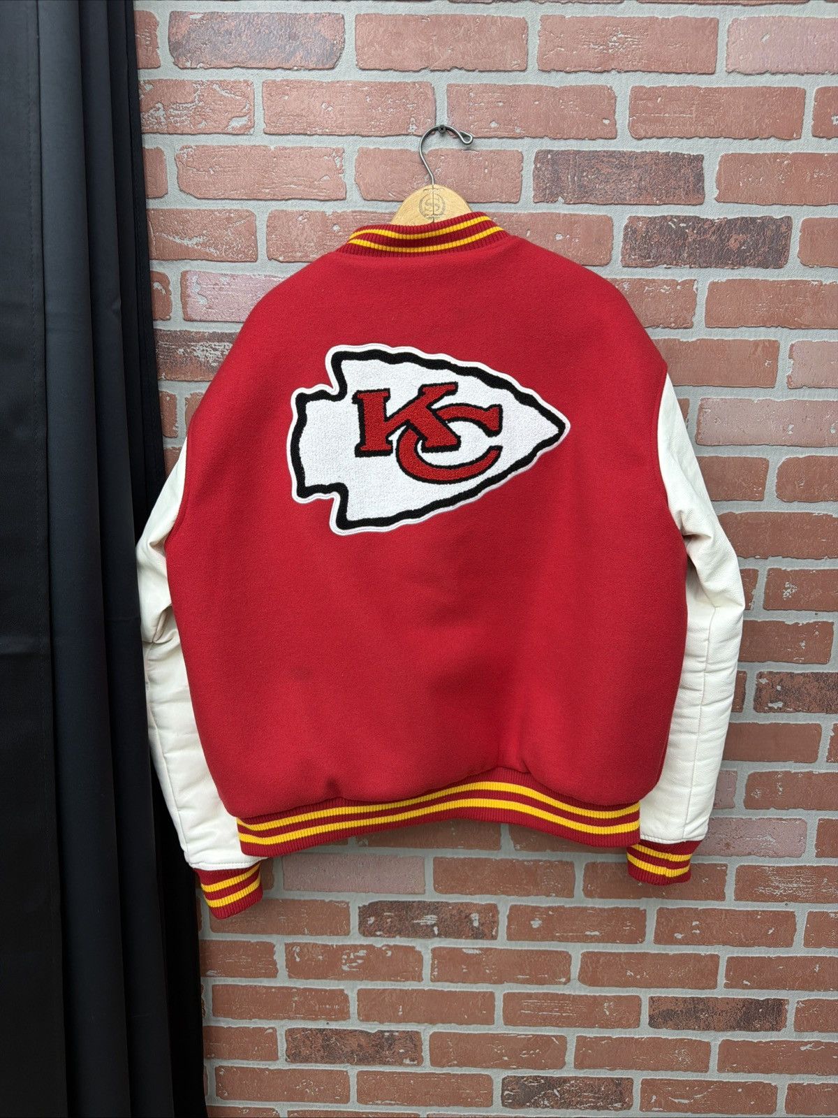 NFL NFL Team Apparel Kansas City Chiefs Jacket L Red White Size US L / EU 52-54 / 3 - 8 Thumbnail