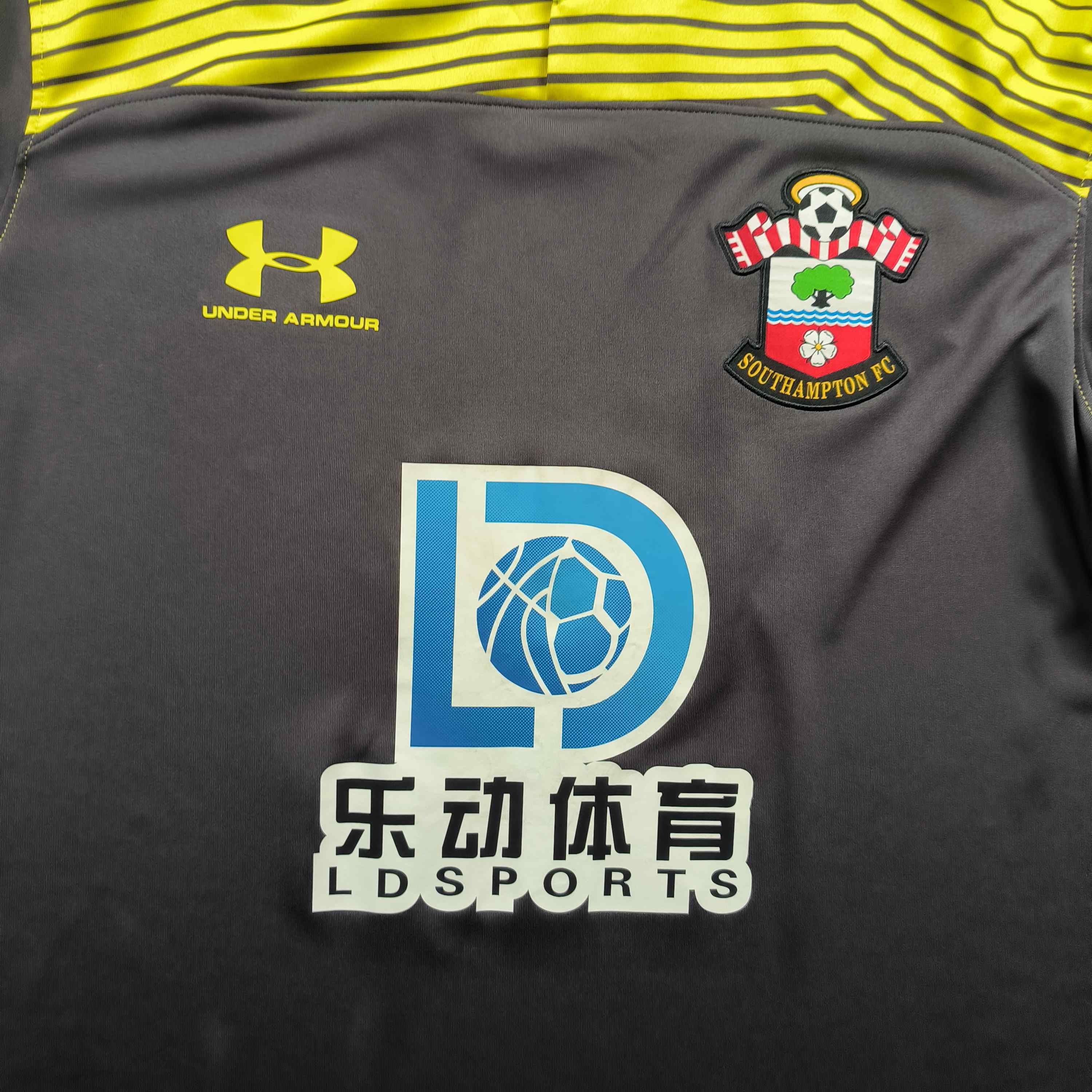 Under Armour Southampton 2019-20 Under Armour away football jersey size L Size US L / EU 52-54 / 3 - 3 Thumbnail