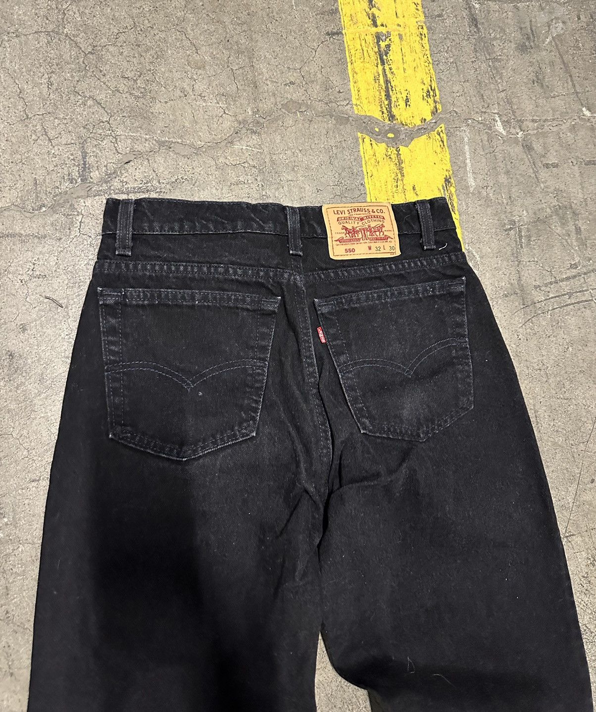Levi's × Vintage Vintage Levi’s 550 black jeans Size US 32 / EU 48 - 3 Thumbnail