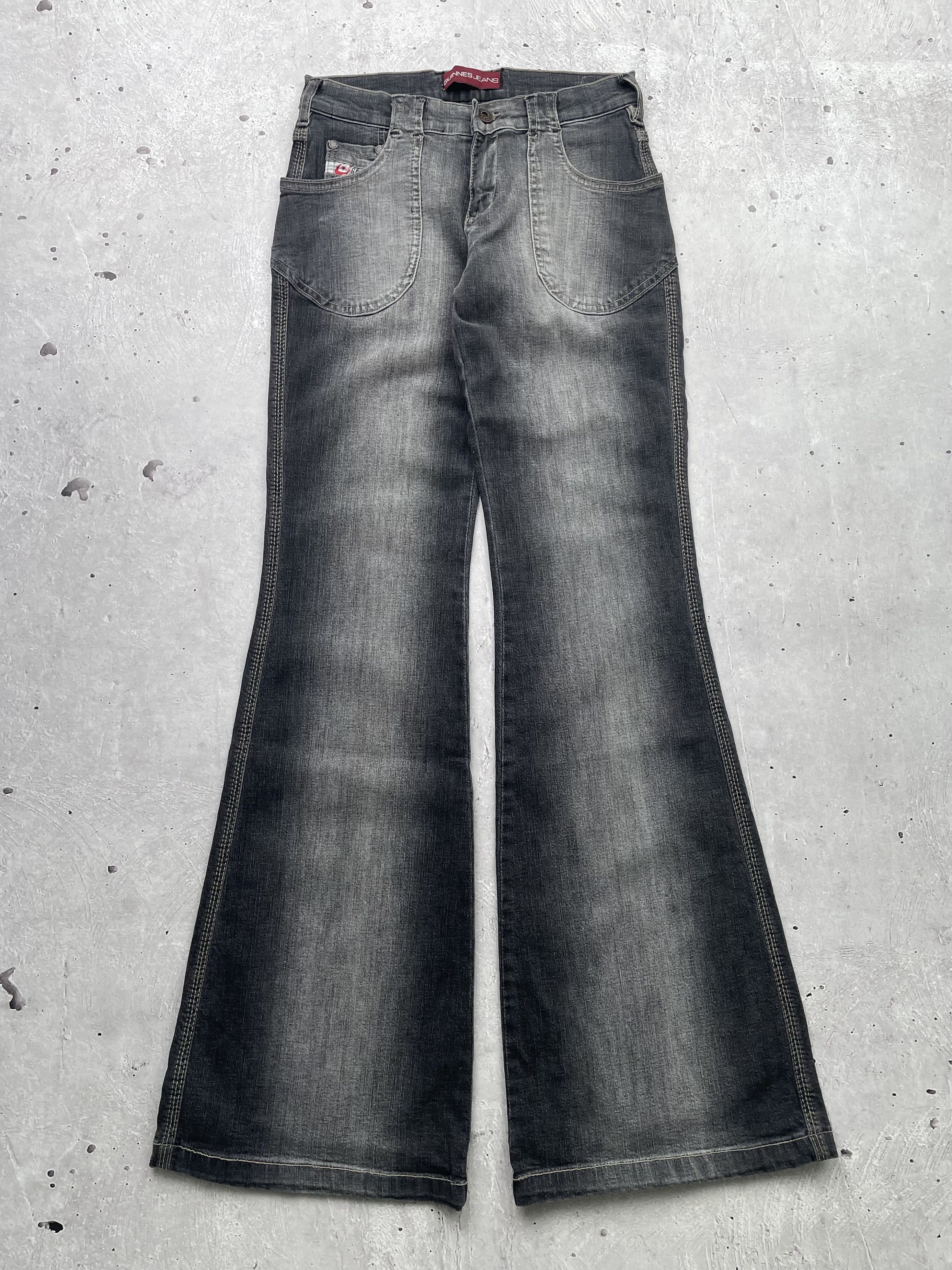 image of Avant Garde x Vintage Flared Y2K Jeans in Grey, Women's (Size 28)
