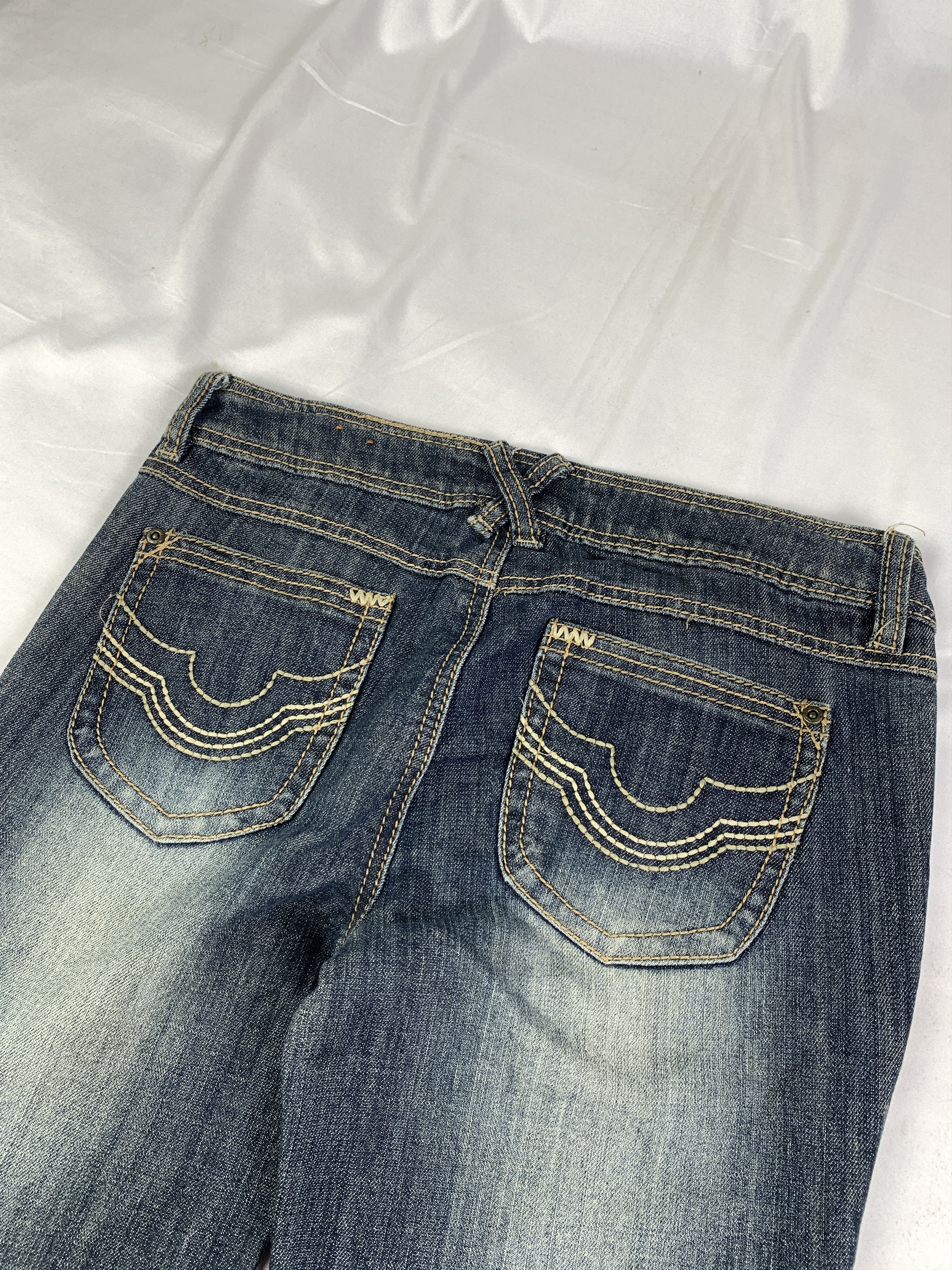 Japanese Brand 2000s Mudd Dark Blue Lowrise Flared Jeans (30) Size 30" / US 8 / IT 44 - 6 Thumbnail