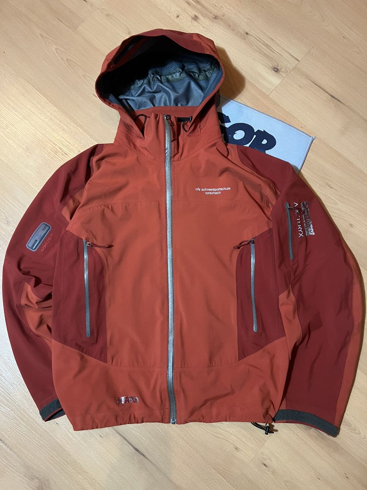 Arc'teryx Arc’teryx Vintage Gore Tex Jacket Red RECCO Size US L / EU 52-54 / 3 - 1 Thumbnail
