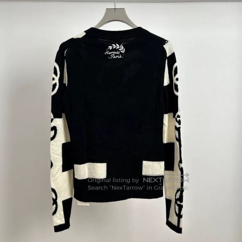 Hermes Hermes Black and White Pig Nose Button Cashmere Sweater Size XXS / US 00 / IT 34 - 2 Thumbnail
