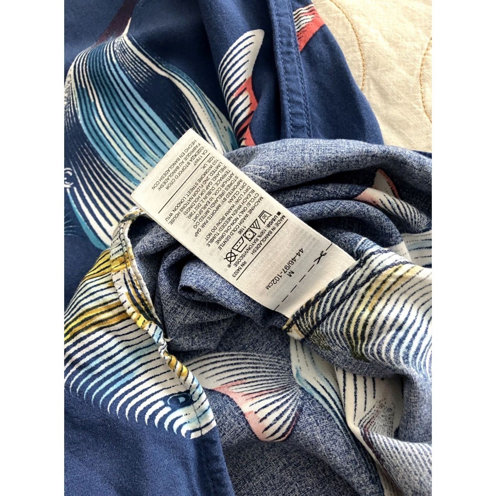 Banana Republic VINTAGE Banana Republic Shirt Mens M Blue Angel Fish All Over Print Slim Fit Rayon Beach Size US M / EU 48-50 / 2 - 6 Thumbnail