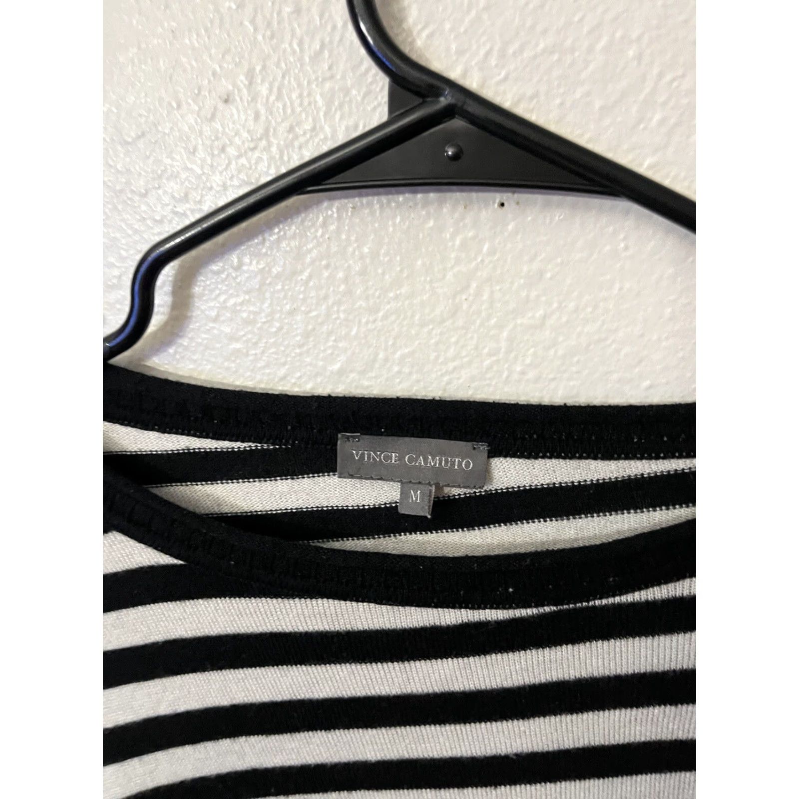 Vince Camuto VINTAGE Vince Camuto Sweater Womens M Long Sleeve V-Neck Asymmetrical Hem Black Knit Pullover Casual Womens Size M / US 6-8 / IT 42-44 - 2 Thumbnail