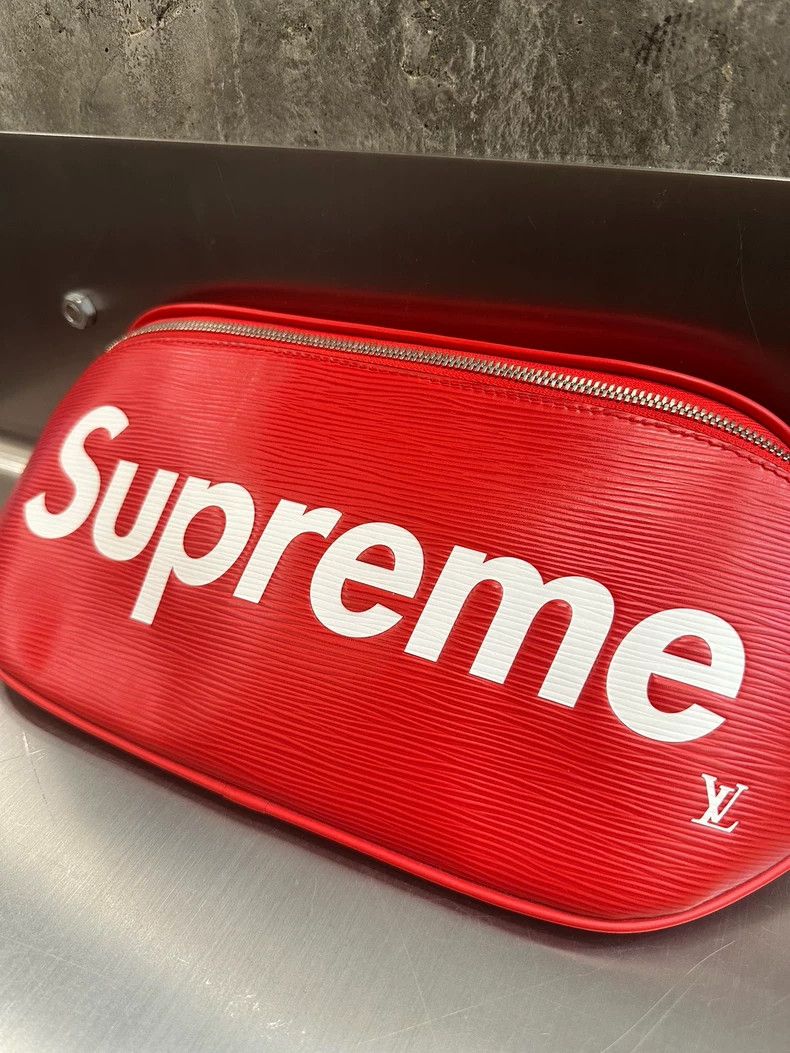 Louis Vuitton Louis Vuitton Red water ripple bag Size ONE SIZE - 2 Thumbnail