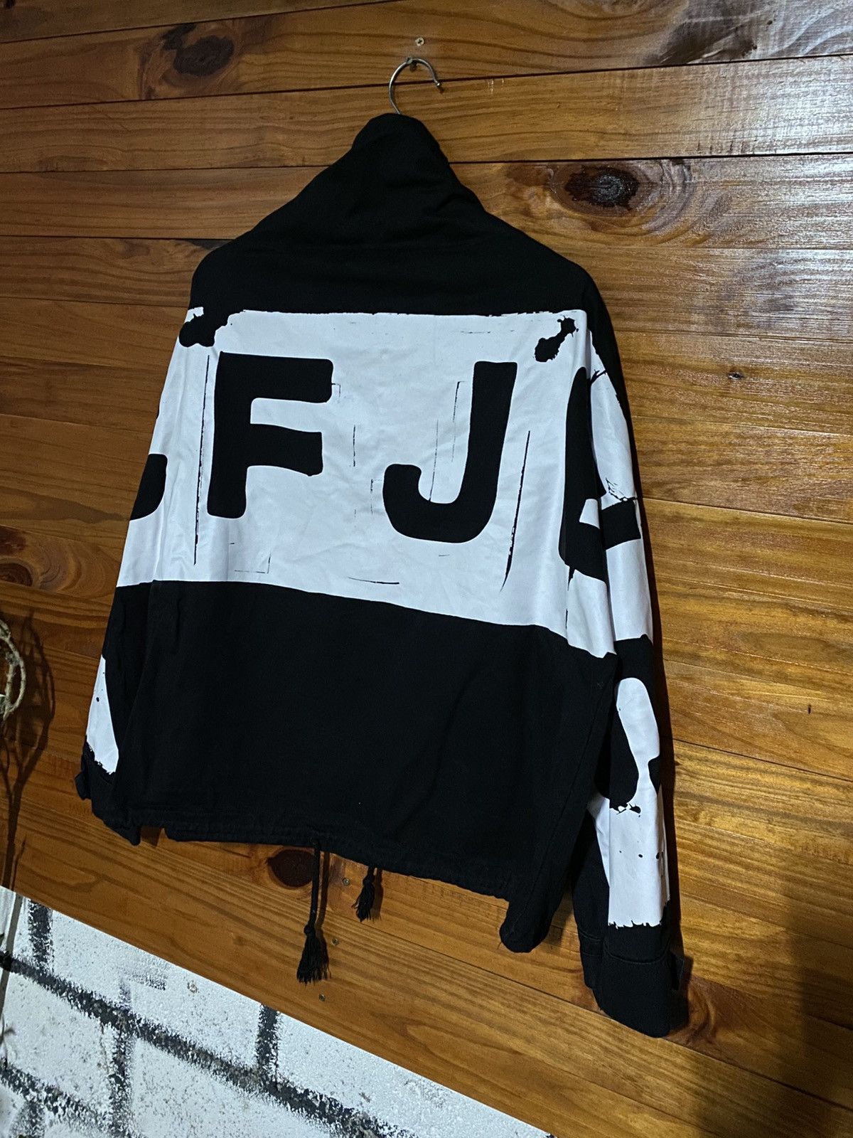 CRYX Graphic Hooded Jacket Black White Streetwear Urbanstyle