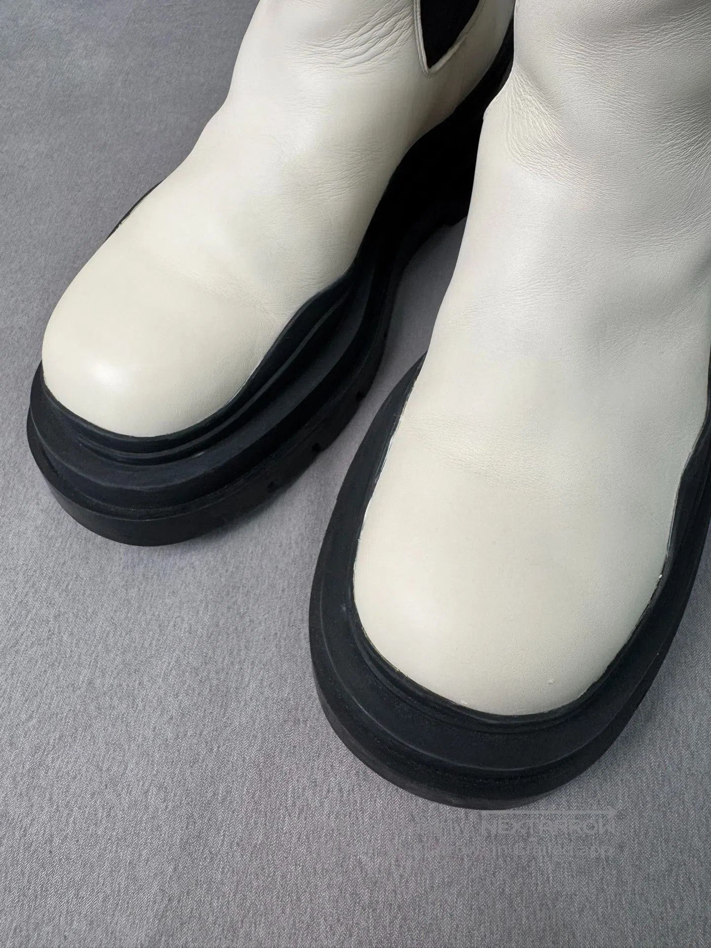 Bottega Veneta Bottega Veneta White Platform Chelsea Boots. Size US 8 / IT 38 - 5 Thumbnail