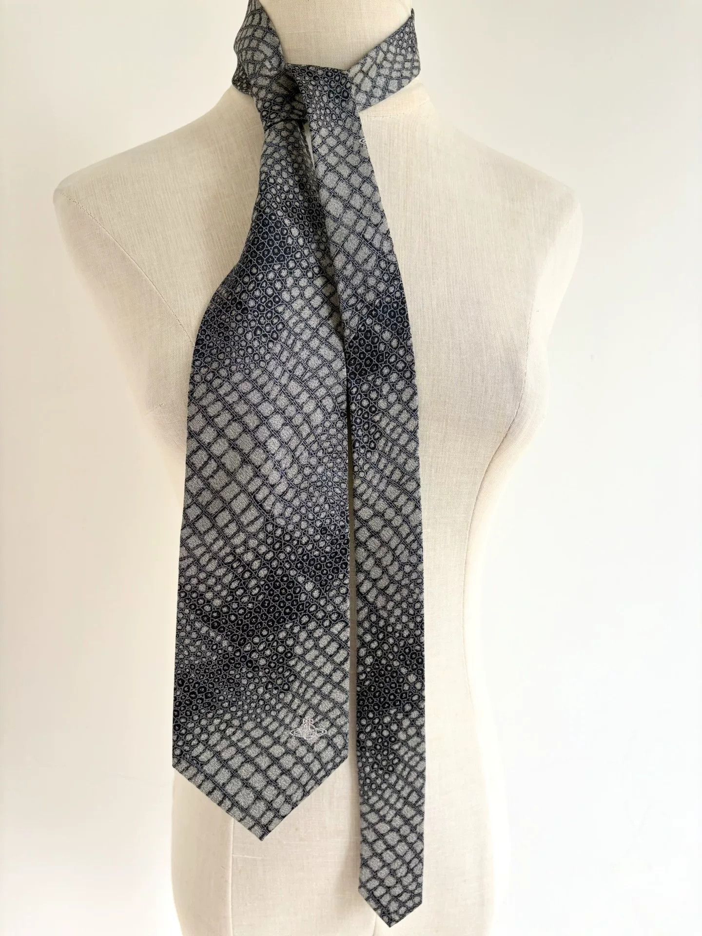 vivienne westwood gray-blue gradient tie