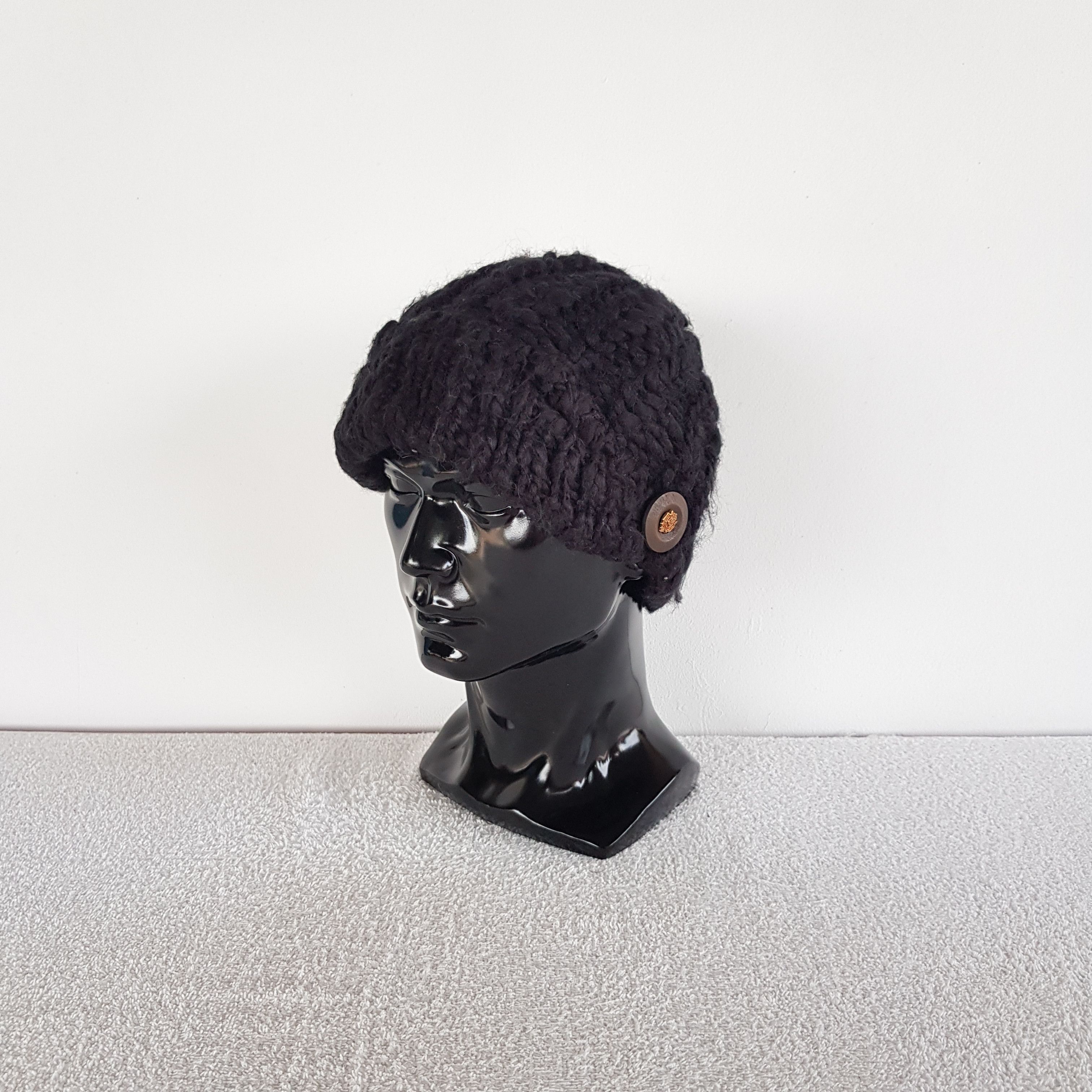 Homespun Knitwear Vintage Unknown Japanese Crochet Beanie Y2K Snow Caps Hats Size ONE SIZE - 1 Thumbnail