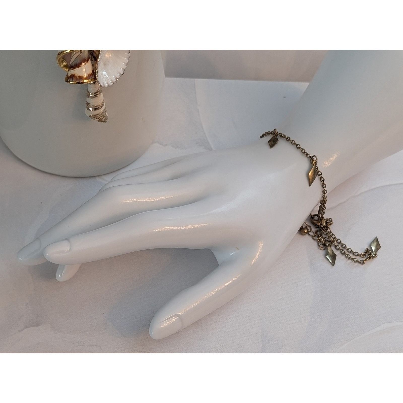 Vintage VTG Gold-Tone 9 1/4" Diamond-Shaped Charm Anklet / Bracelet Size ONE SIZE - 1 Thumbnail