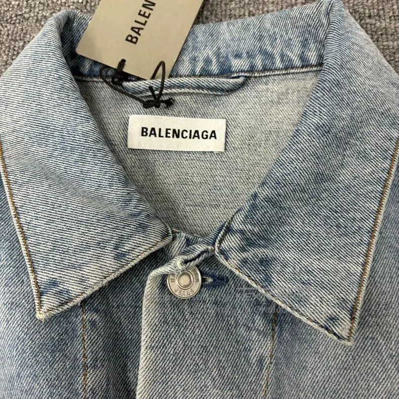 Balenciaga Balenciaga Blue Denim Jacket with Crystals. Size US L / EU 52-54 / 3 - 3 Thumbnail