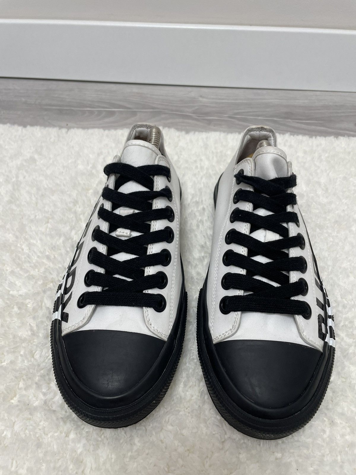 Burberry Burberry White Black Larkhall Logo Sneakers shoes 36 eu Size US 6 / IT 36 - 2 Thumbnail