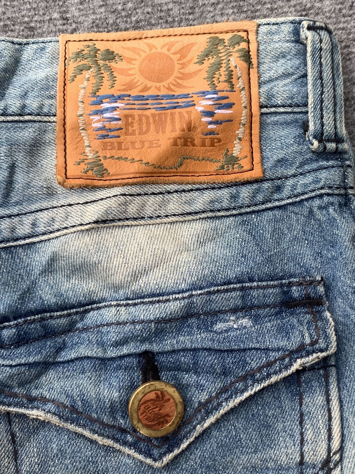Edwin 𝗙𝗟𝗔𝗥𝗘 EDWIN BLUE TRIP VERY RARE & DISTRESSED. Size US 33 - 7 Thumbnail