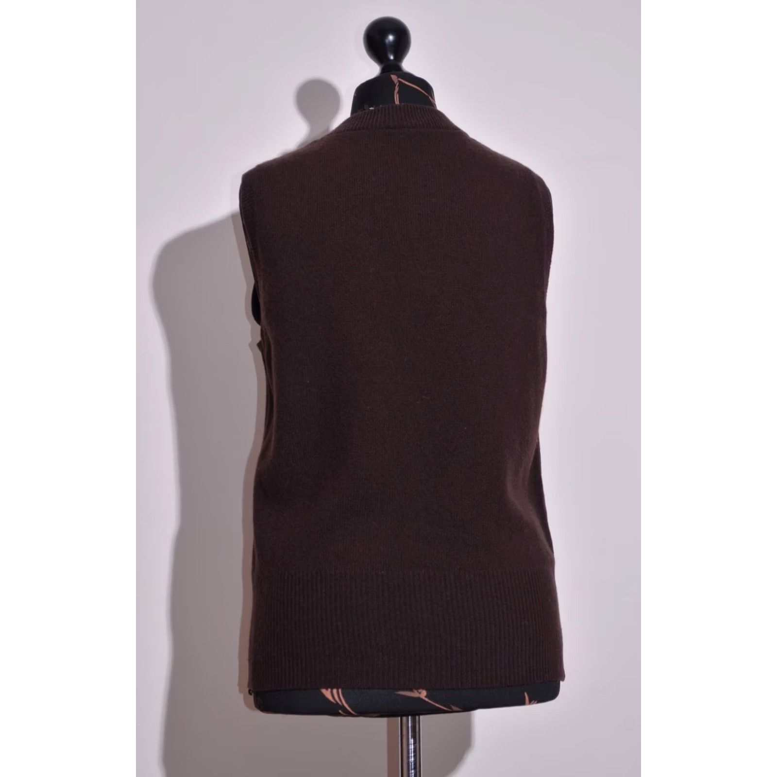 Gant GANT Women’s Sleeveless Wool Sweater Vest Brown V-Neck Knit Top XL Men—oops, there’s a mistake. Size XL / US 12-14 / IT 48-50 - 5 Thumbnail