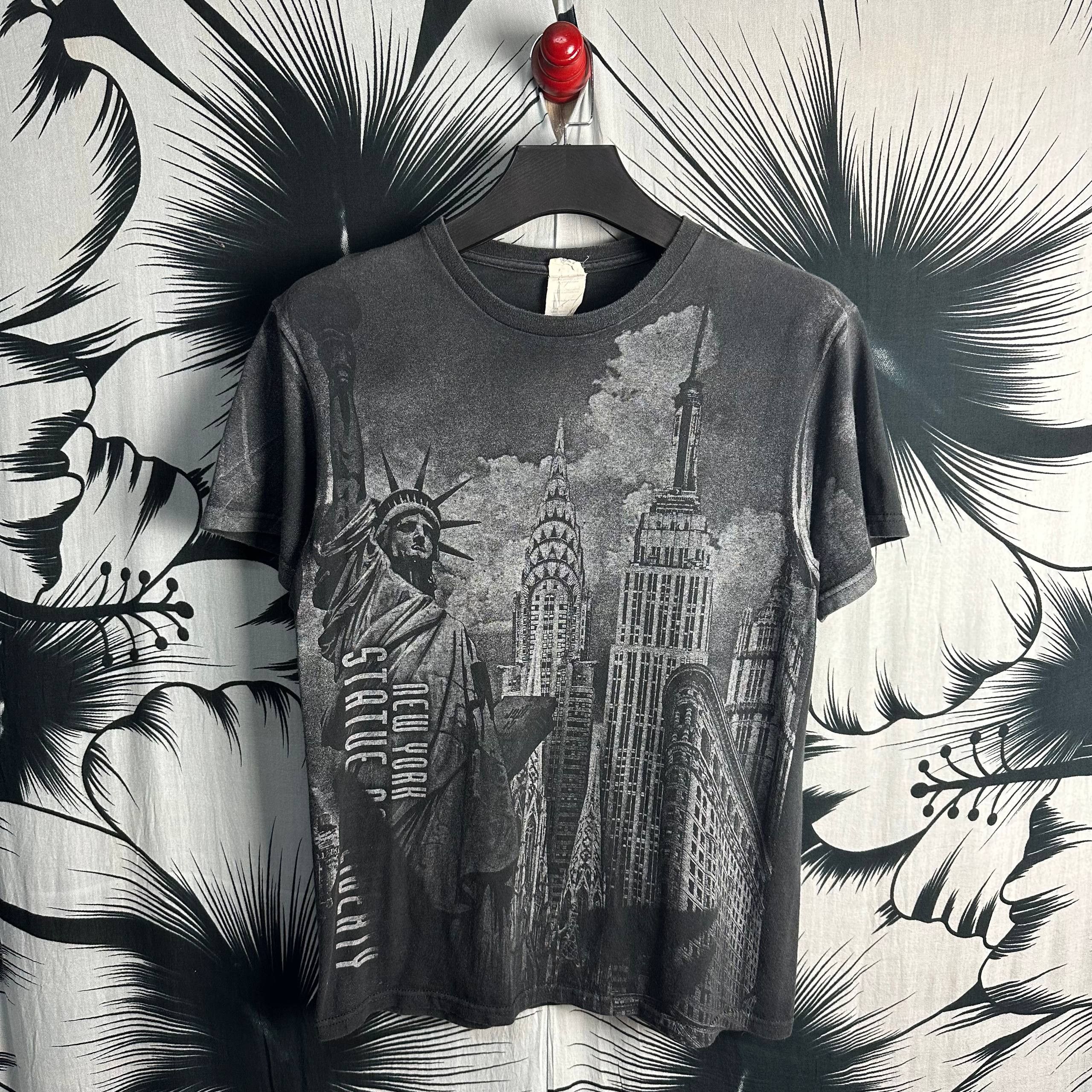 Vintage Vintage Statue of Liberty Graphic Tee Large | Grailed