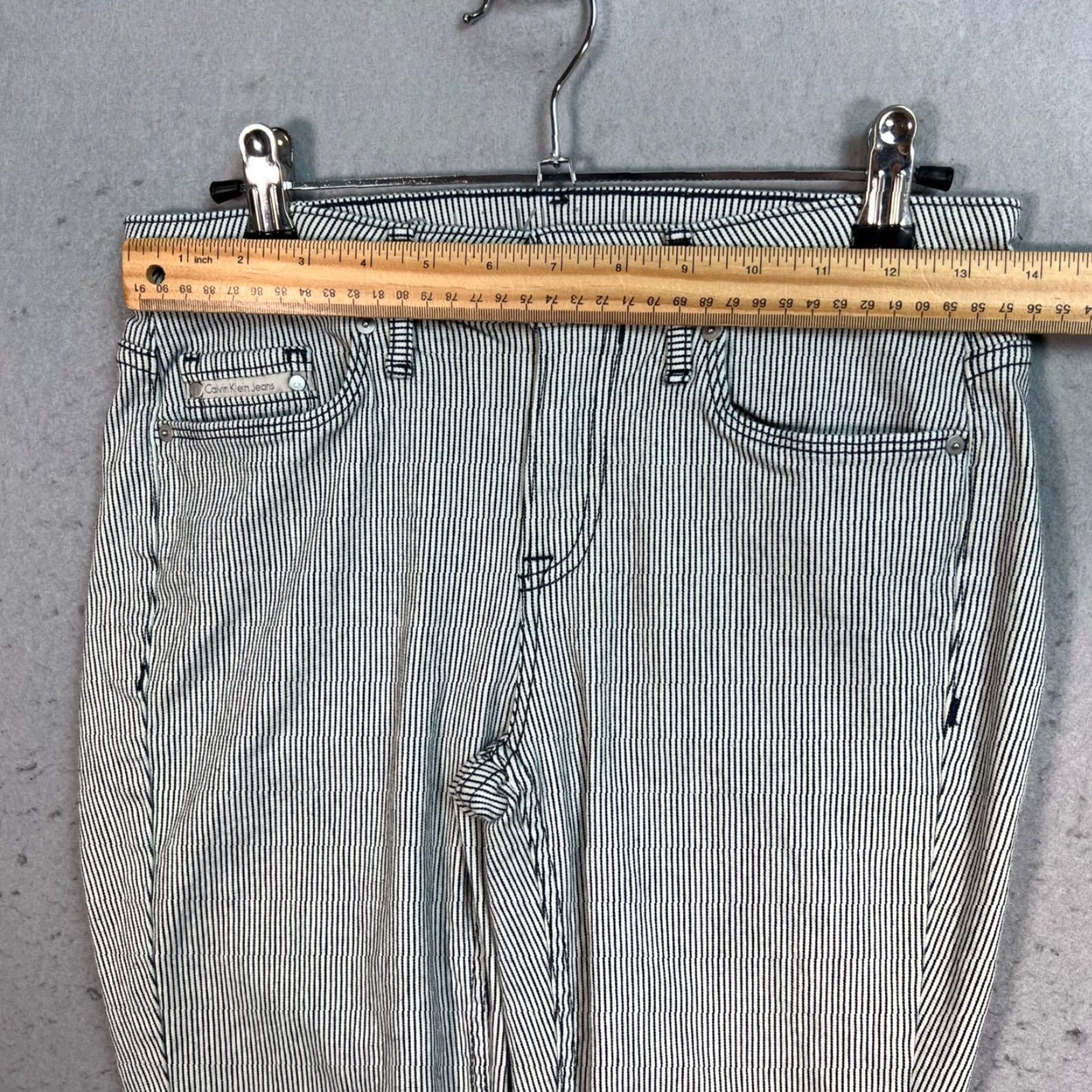 Calvin Klein Calvin Klein Womens Jeans Slim Fit Midthin Denim Stretch Pinstripe Skinny 28x27 White 28 Regular Cotton Blend Womens Jeans 90s Inspired? Size 28" / US 6 / IT 42 - 5 Thumbnail